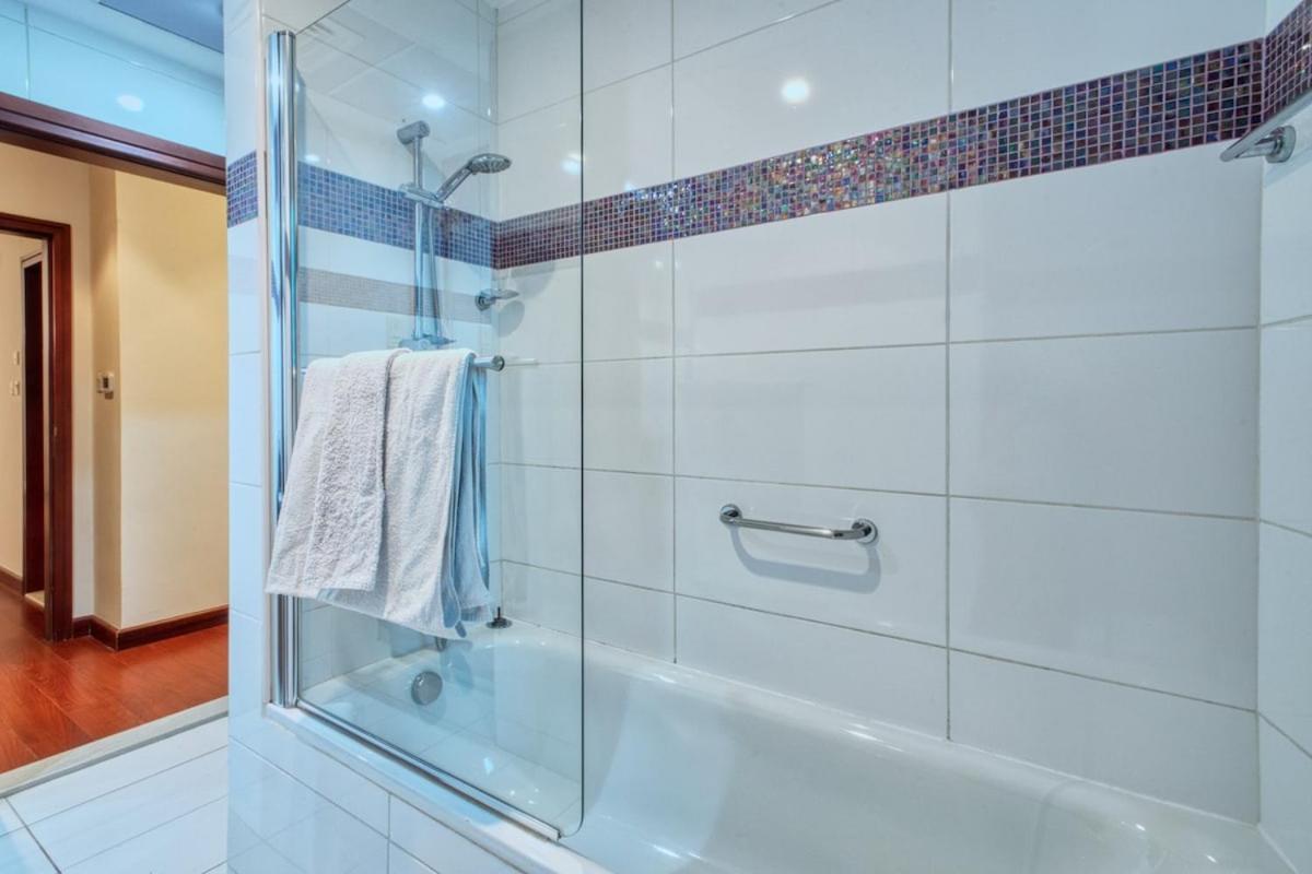 Apartment Marina, & Marina View , 2 Bed Perfect For Groups
