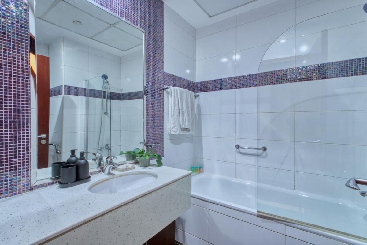 Marina, & Marina View , 2 Bed Perfect For Groups