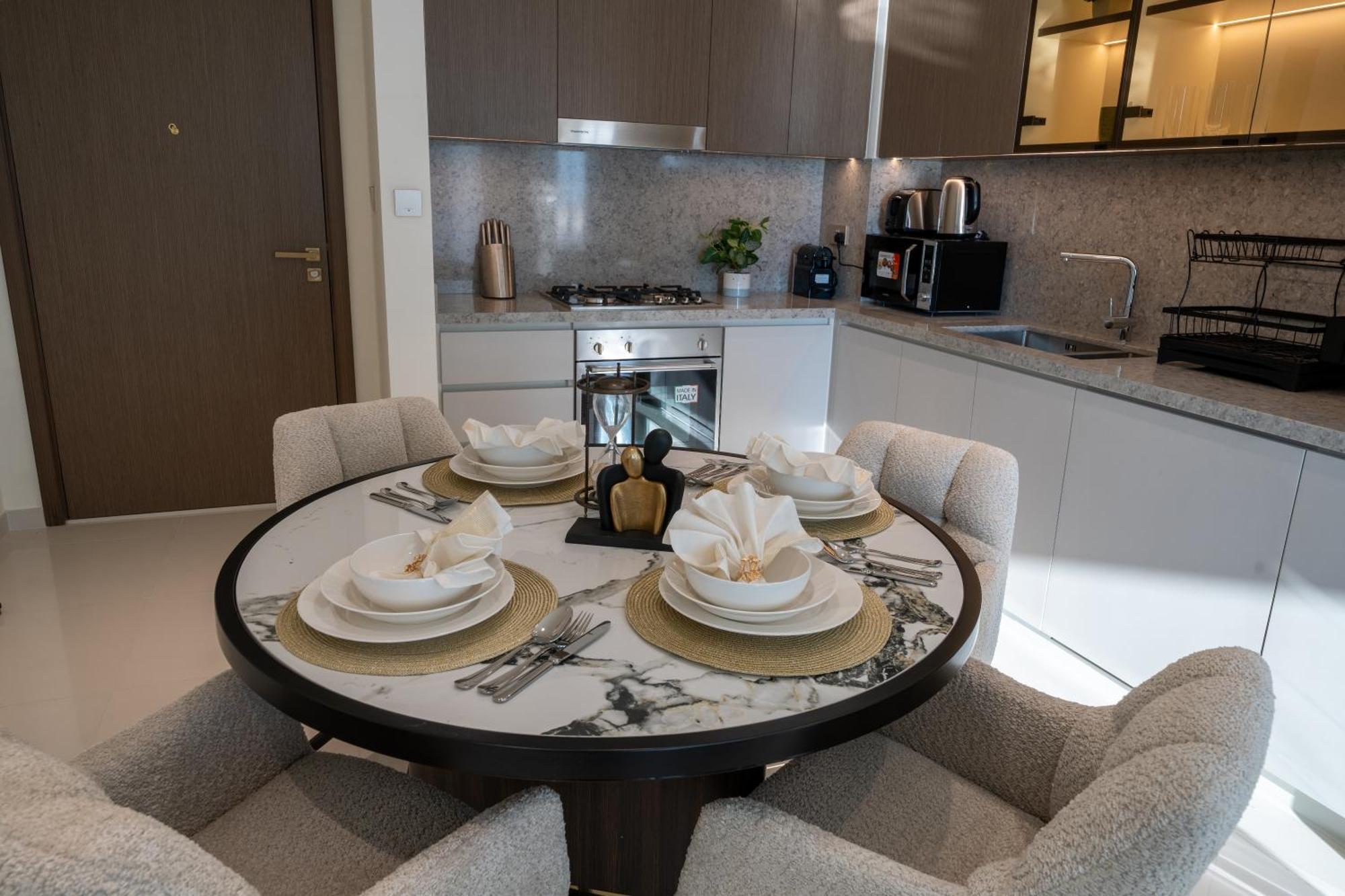 Homes Beyond I Stunning Oceanfront 2 Bedroom Appartement Dubaï