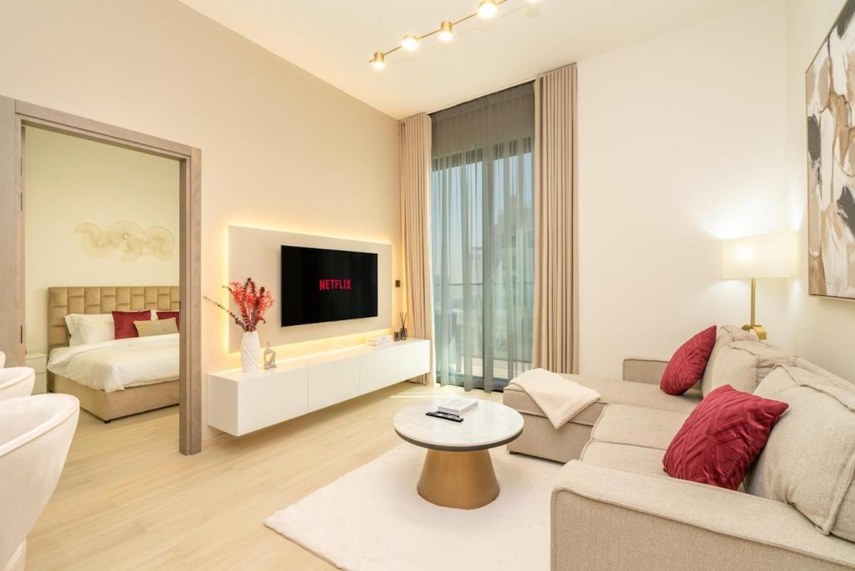 Luxury 1br In Jvc With Stunning Pool * Dubái