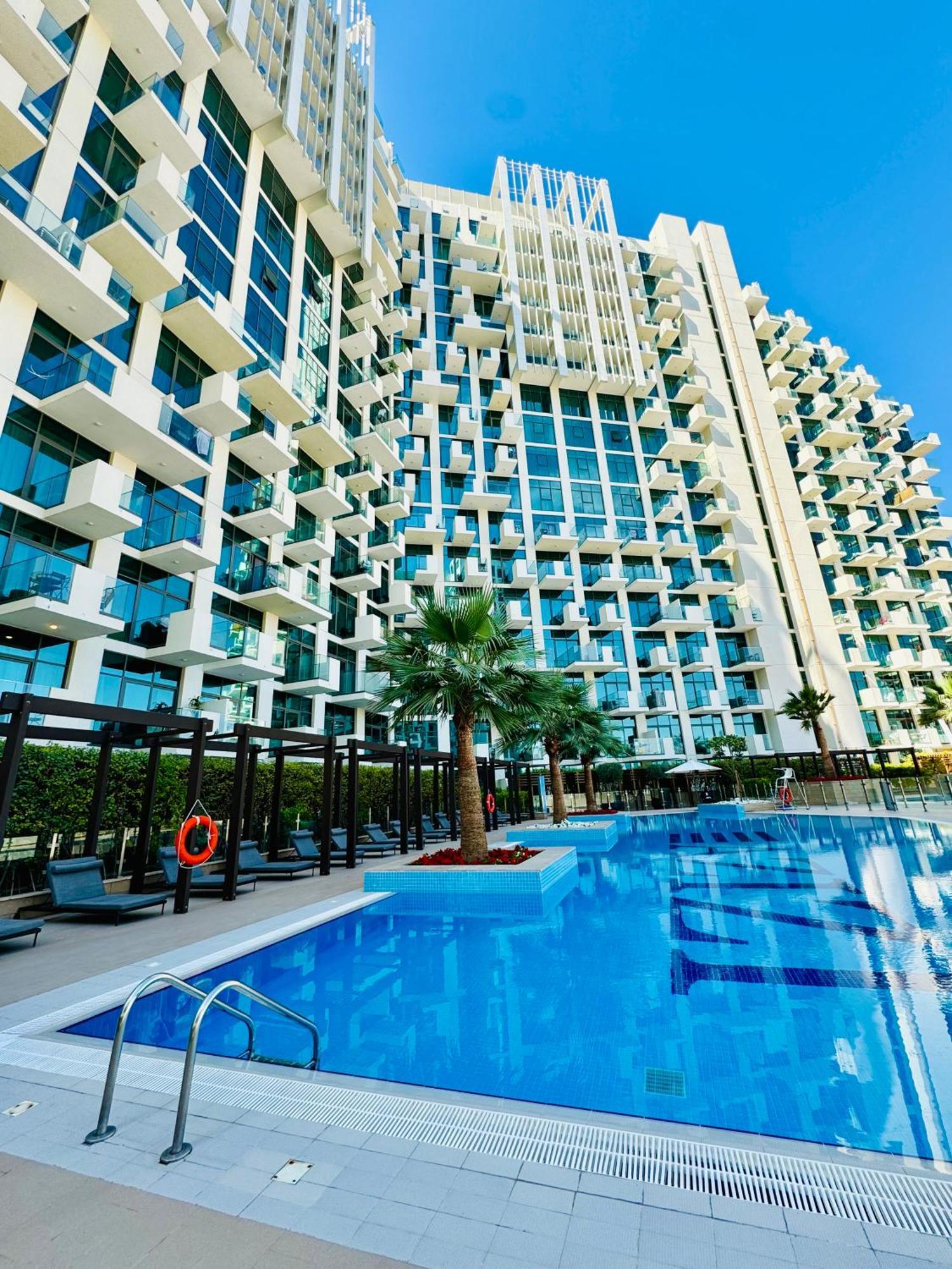 Appartement Farhad Azizi Al Jaddaf Sleek *