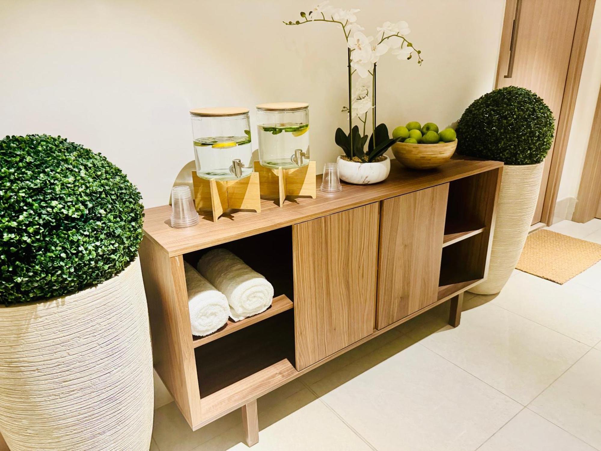 Appartement Farhad Azizi Al Jaddaf Sleek *