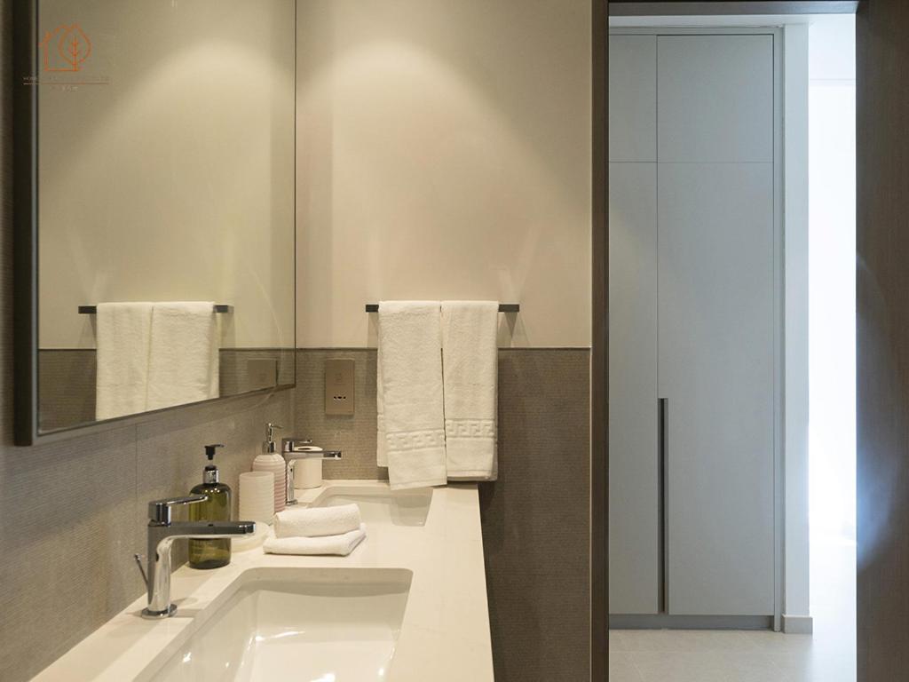 Sky-high 2-bedroom With Views 206gr-2 *