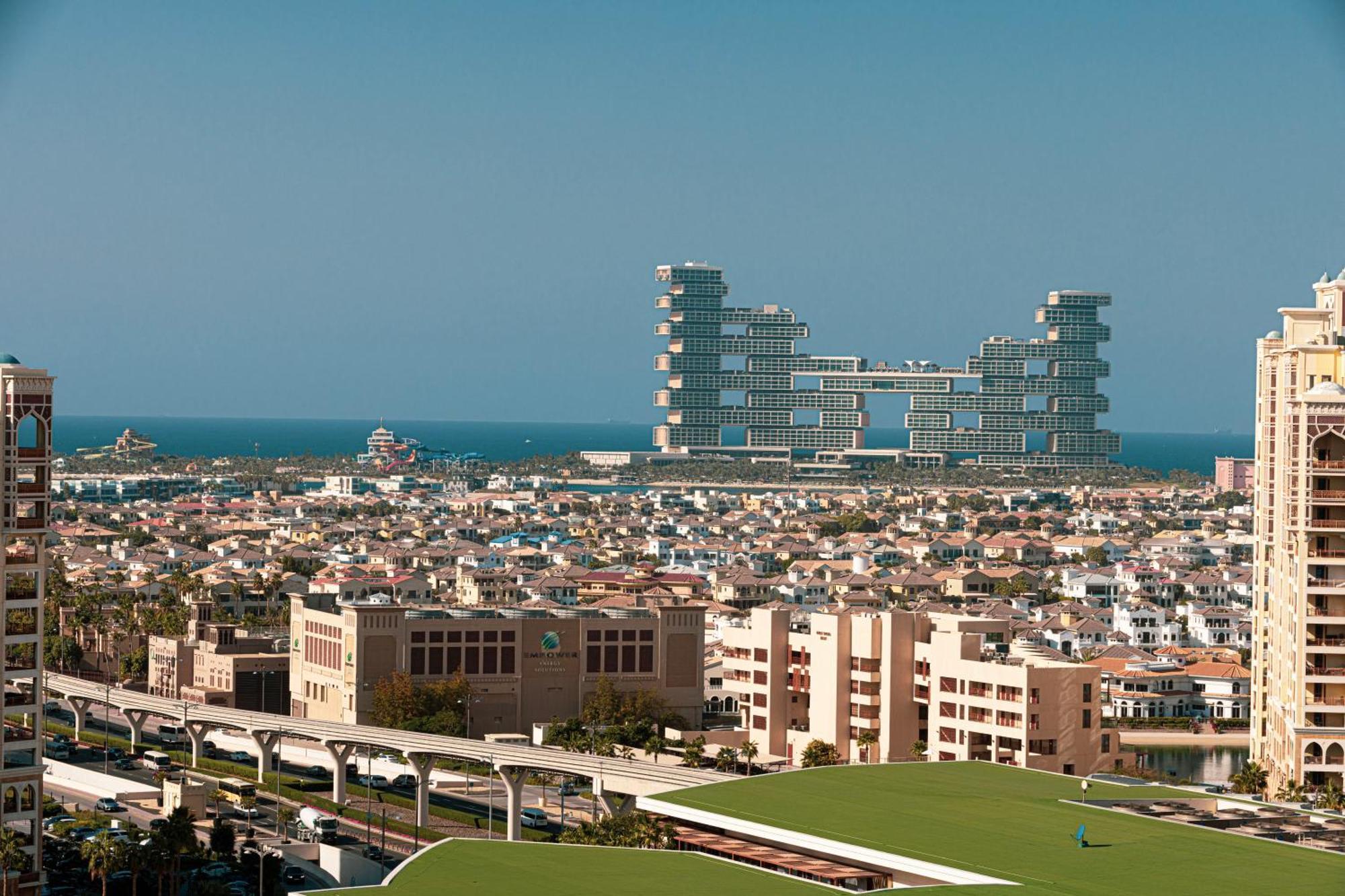 Infinity Pool In Palm Jumeirah On Exclusive West