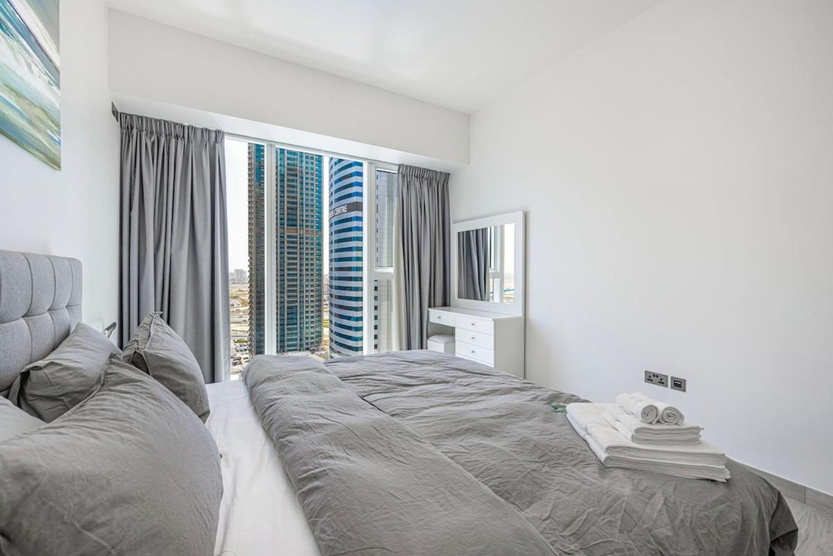 Medore Brand New 1 And A Half Bedroom Appartement *