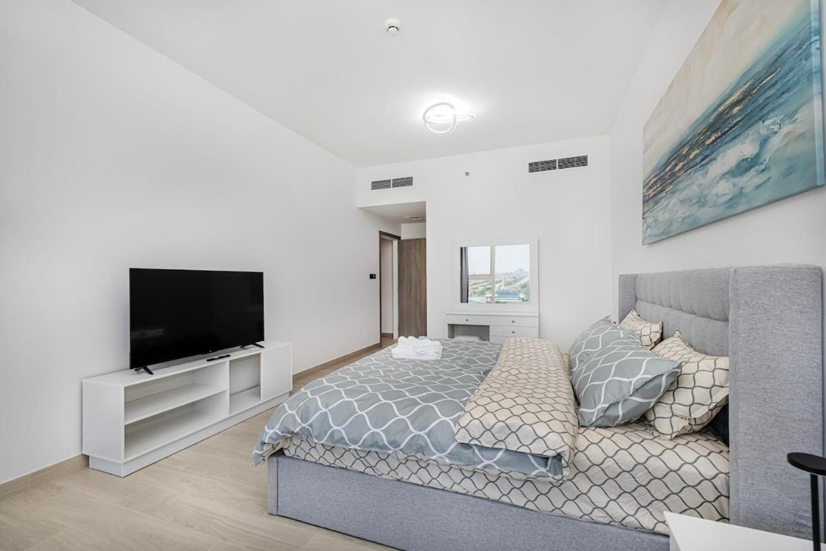 Medore Brand New Flat In - 8 *