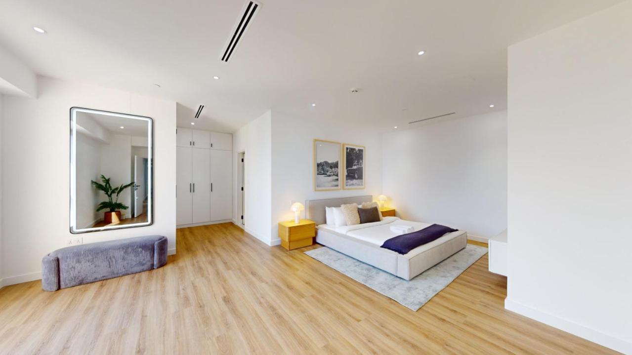Sadaf - Chic Four Bed With Office And Marina View *