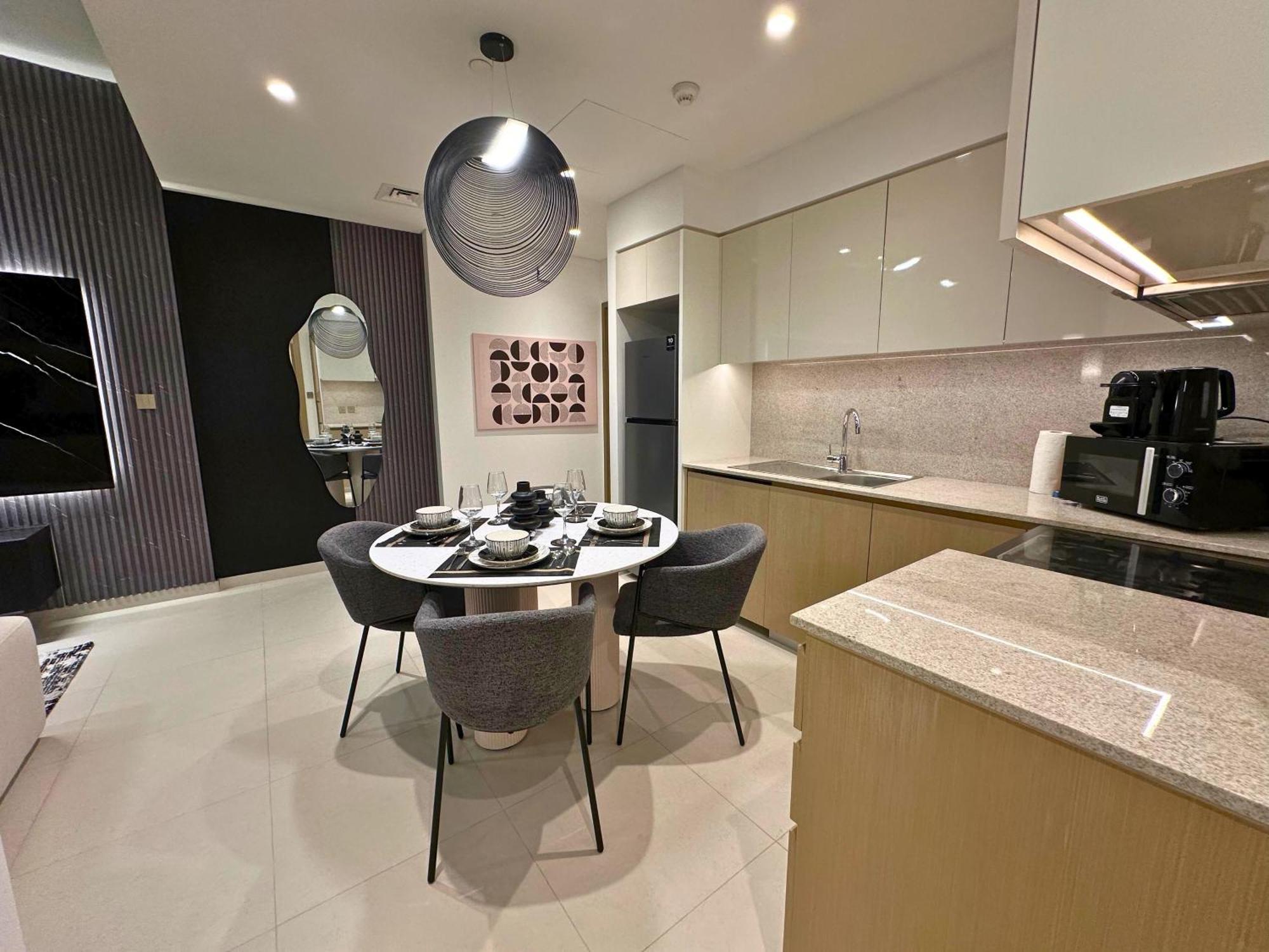 Smartstay At Burj Royale - Unique Downtown Views - Brand New Luxury Dubai