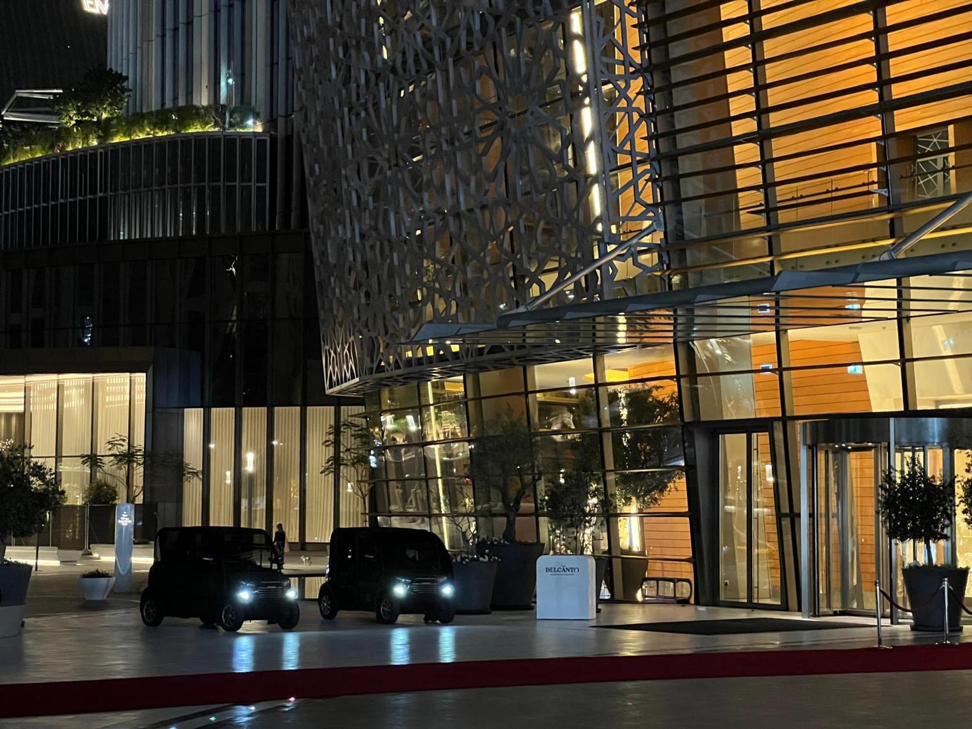 Apartemen Downtown Luxury - Elegant 1-bedroom - 5 Minutes Walk To Mall *