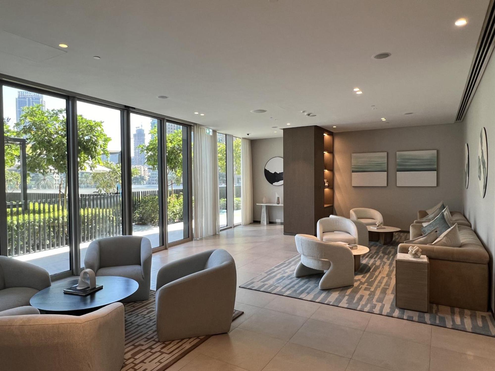 Apartemen Downtown Luxury - Elegant 1-bedroom - 5 Minutes Walk To Mall *