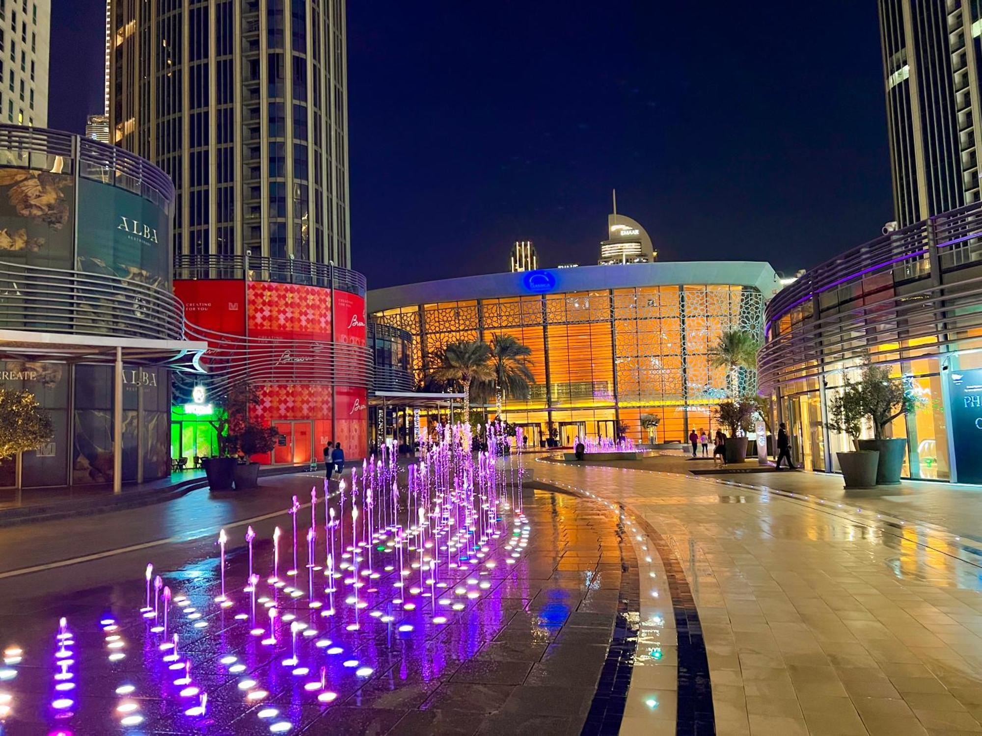 Downtown Luxury - Elegant 1-bedroom - 5 Minutes Walk To Mall Apartemen *