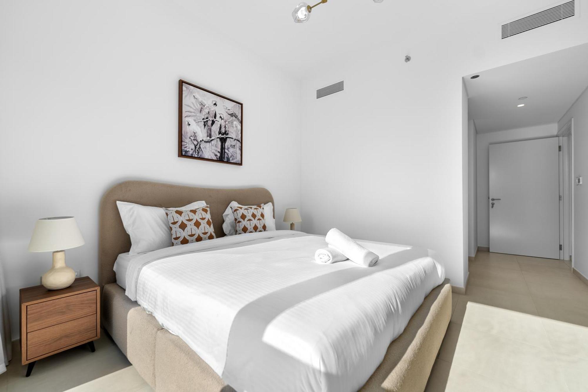 Magnificent - A Charming 2br With A Burj Khalifa View