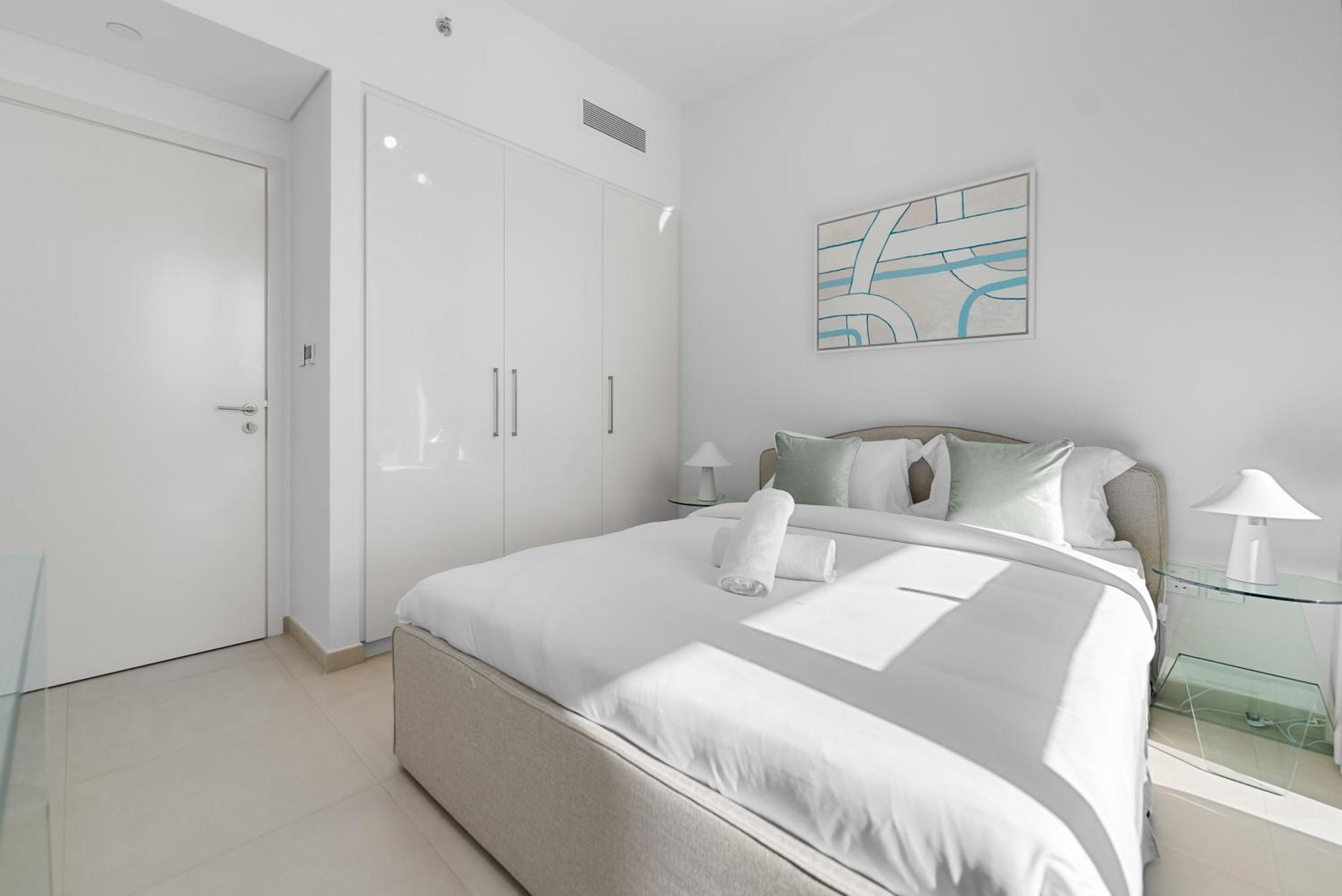 Magnificent - A Charming 2br With A Burj Khalifa View