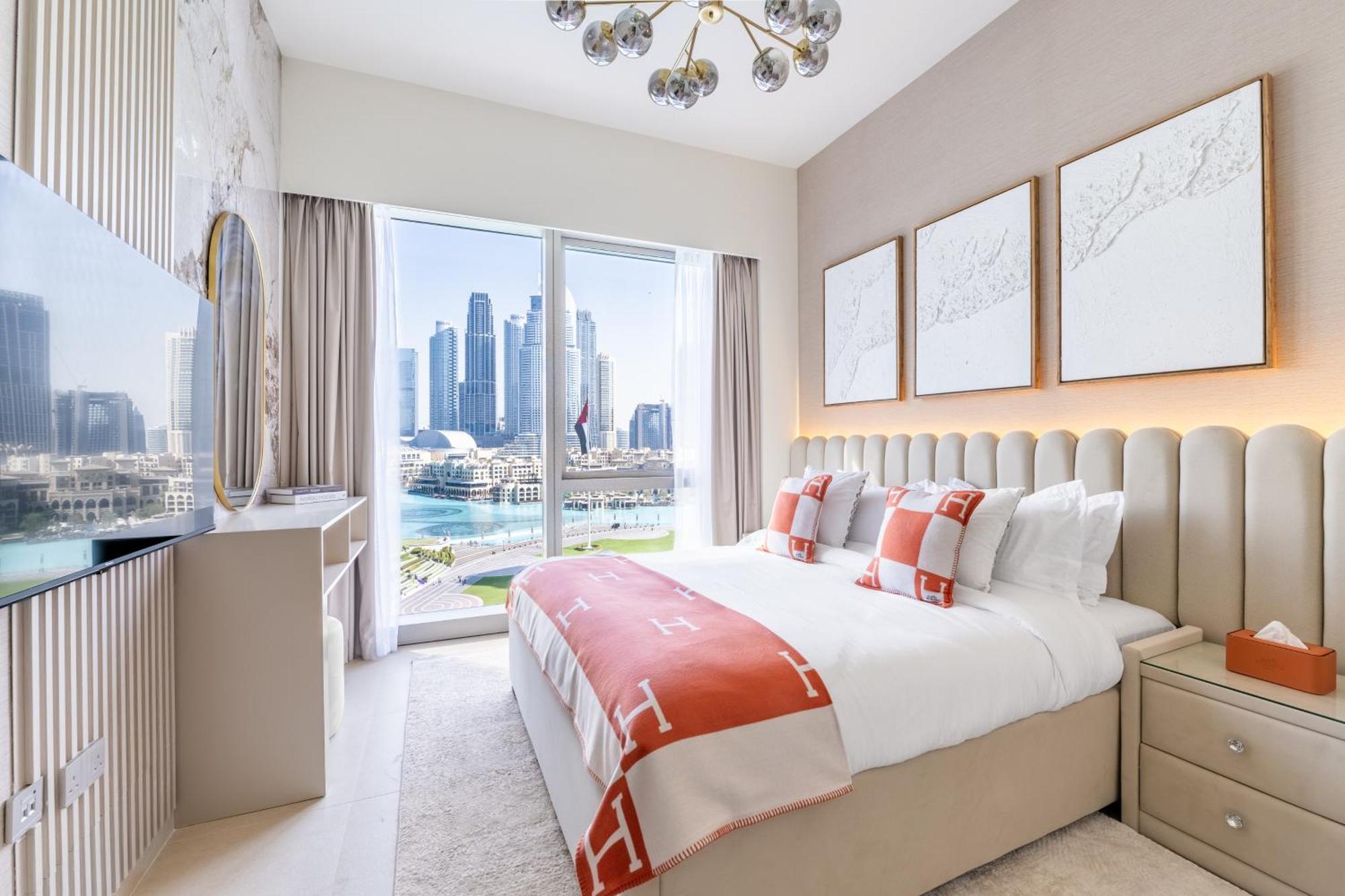 Hermes-style 2br, Full Burj Khalifa View - Infinity Pool - Full Fountain View