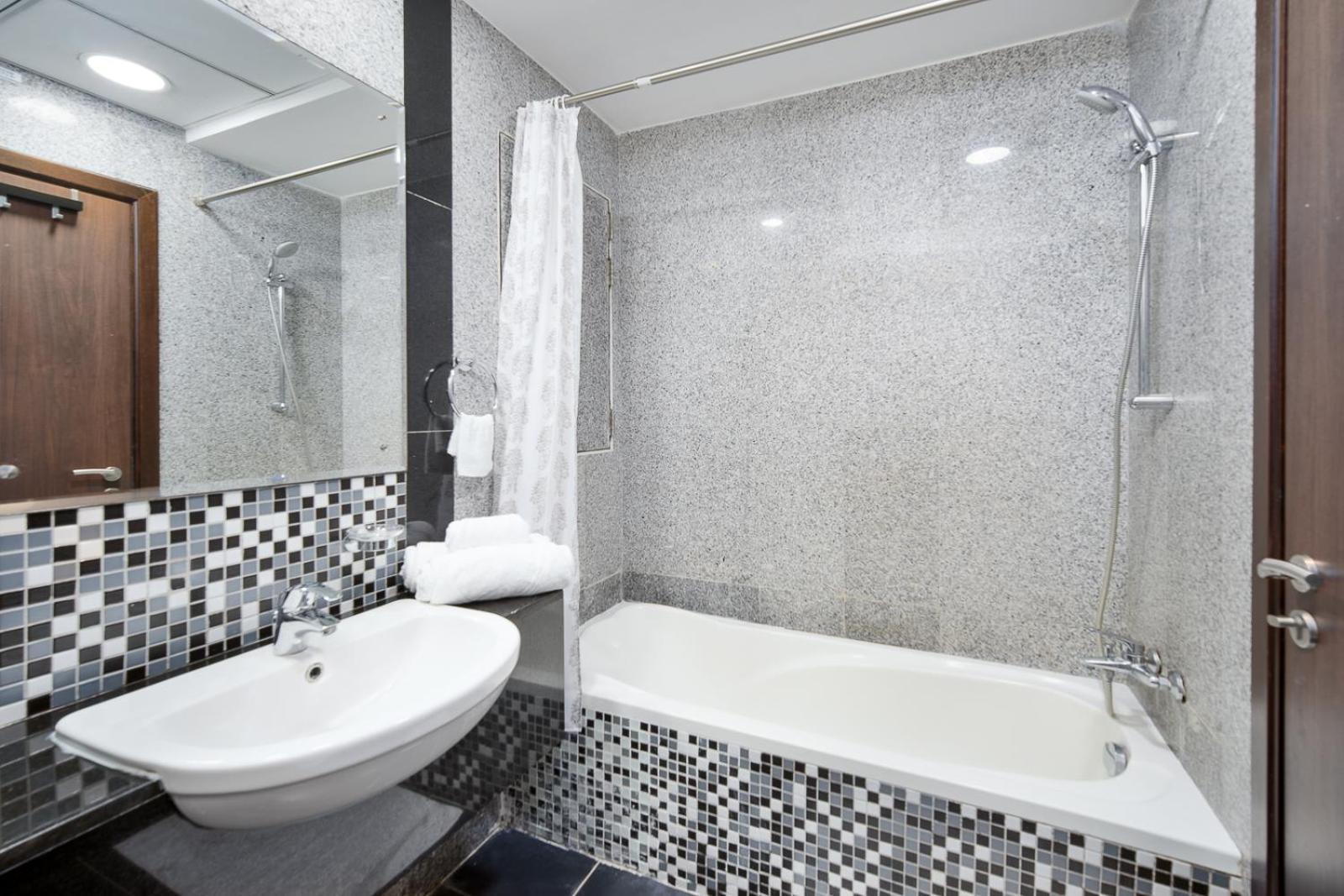 1br Stunning Canal & Burj View, Luxury At Fairview Residency Appartement Dubai