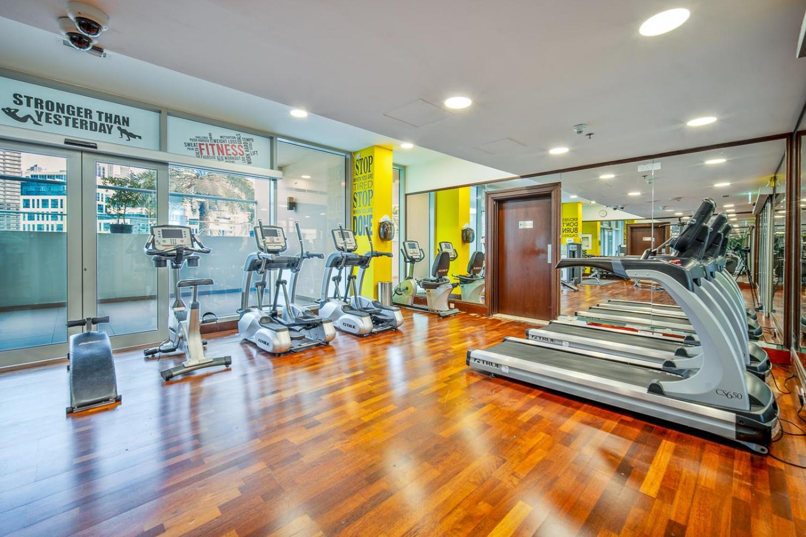 Appartement 1br Stunning Canal & Burj View, Luxury At Fairview Residency Dubai