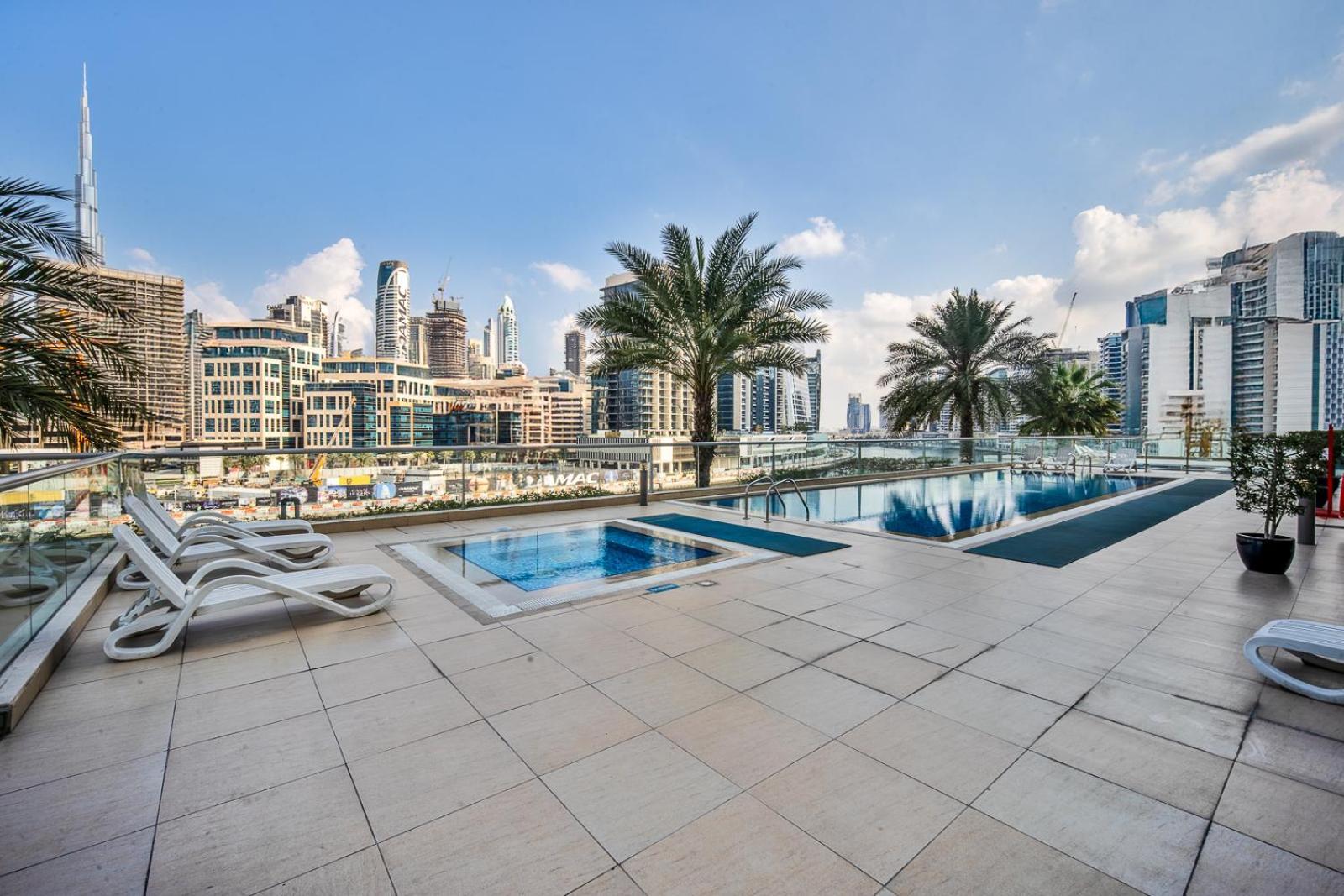 1br Stunning Canal & Burj View, Luxury At Fairview Residency * Dubaï
