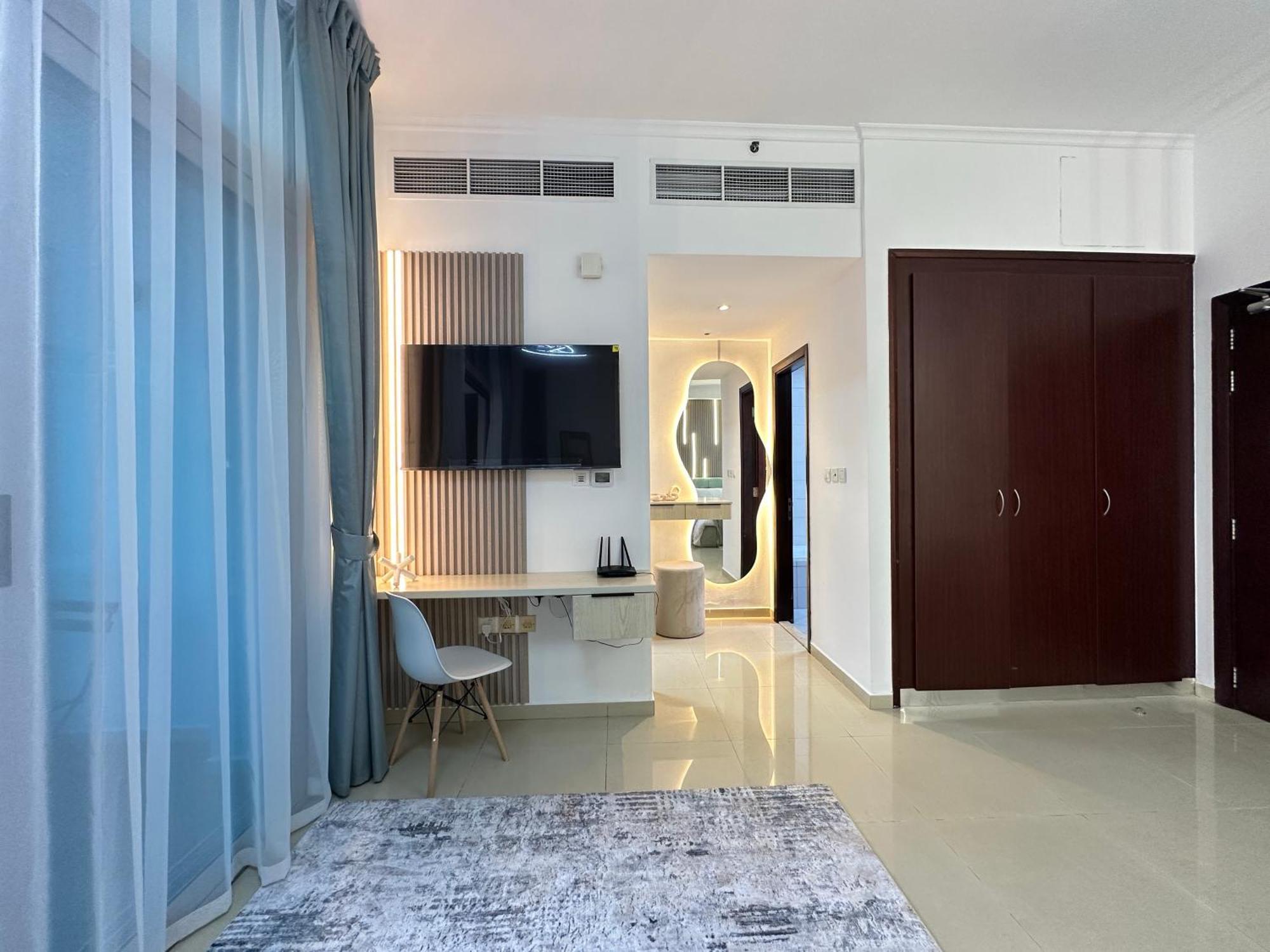 Stylish With Stunning Marina Canal Views Near To The Appartement *