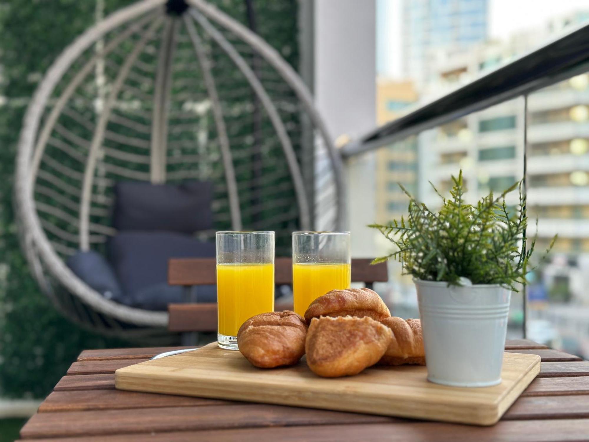 Stylish With Stunning Marina Canal Views Near To The Appartement