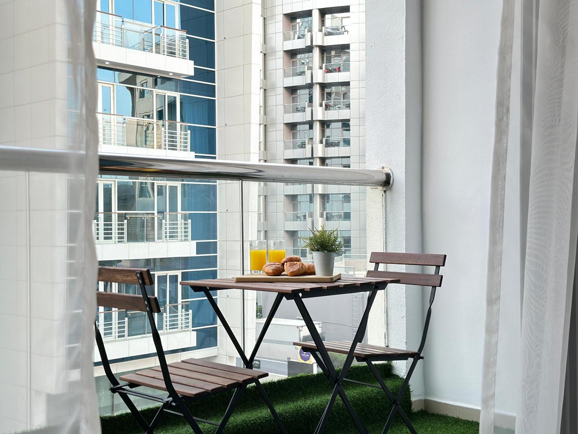 Stylish With Stunning Marina Canal Views Near To The Appartement