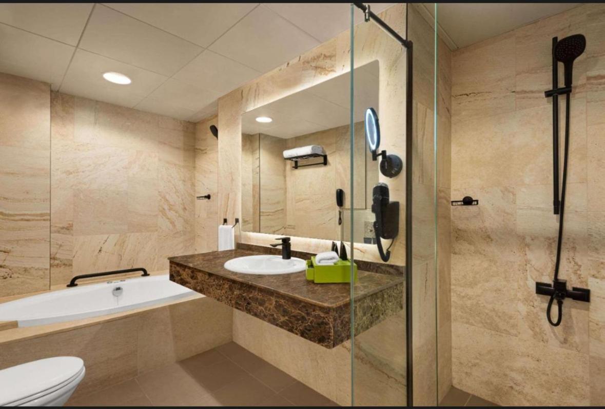 Hotel One Bedroom Partially Sea View In Jbr The Walk Dubaï
