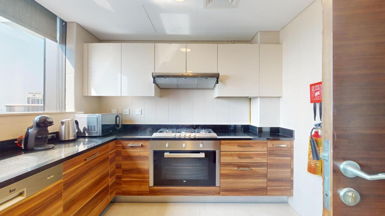 Sparkle Tower - Chic Three Bed With Marina View Dubái