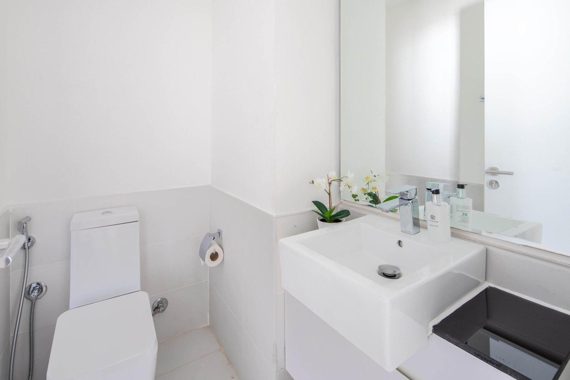 Frank Porter - The Pulse Residences Apartamento *