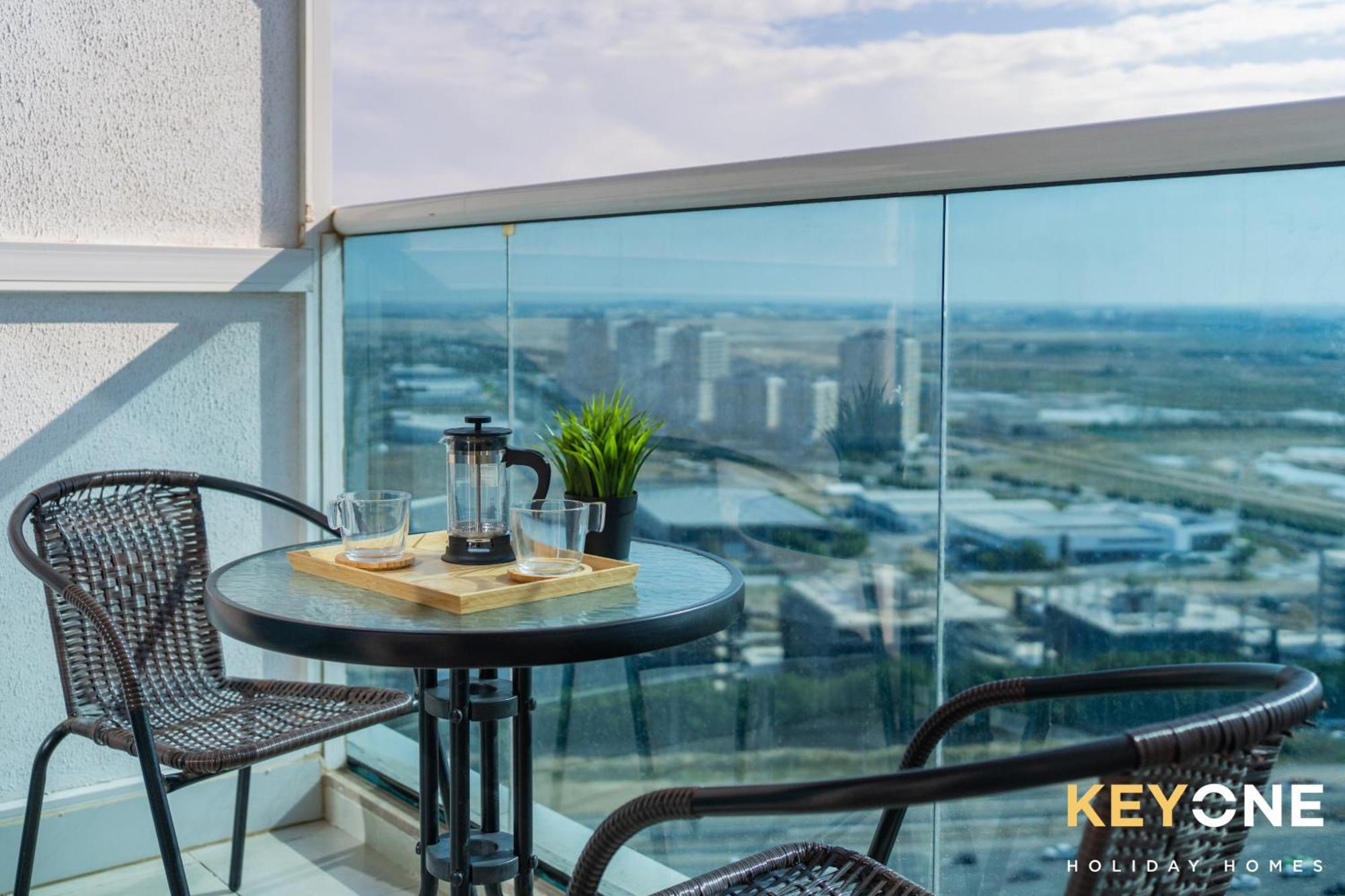 Modern & Stylish In Jvt Apartment