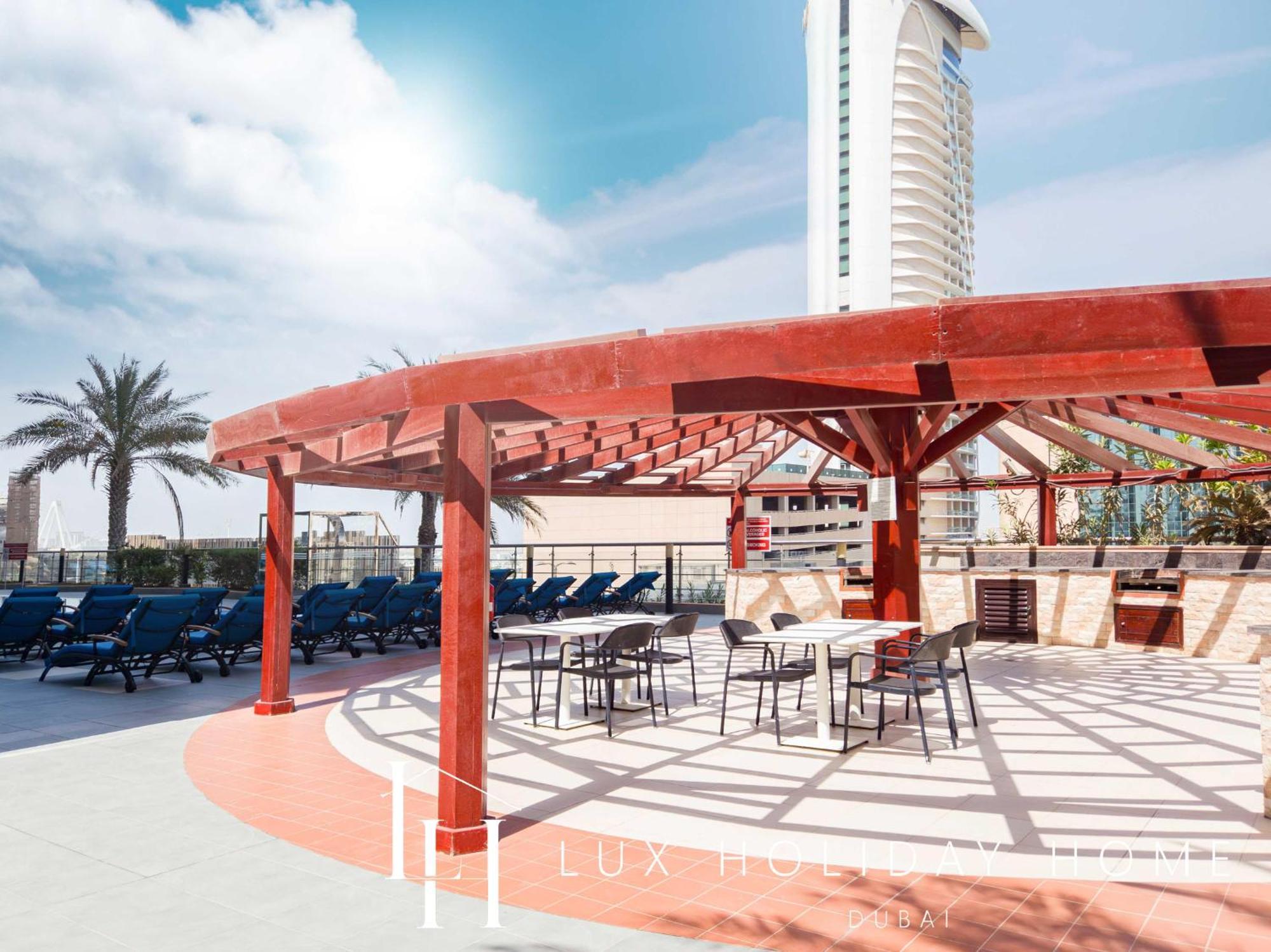 Lux The Sky View Marina Apartemen *