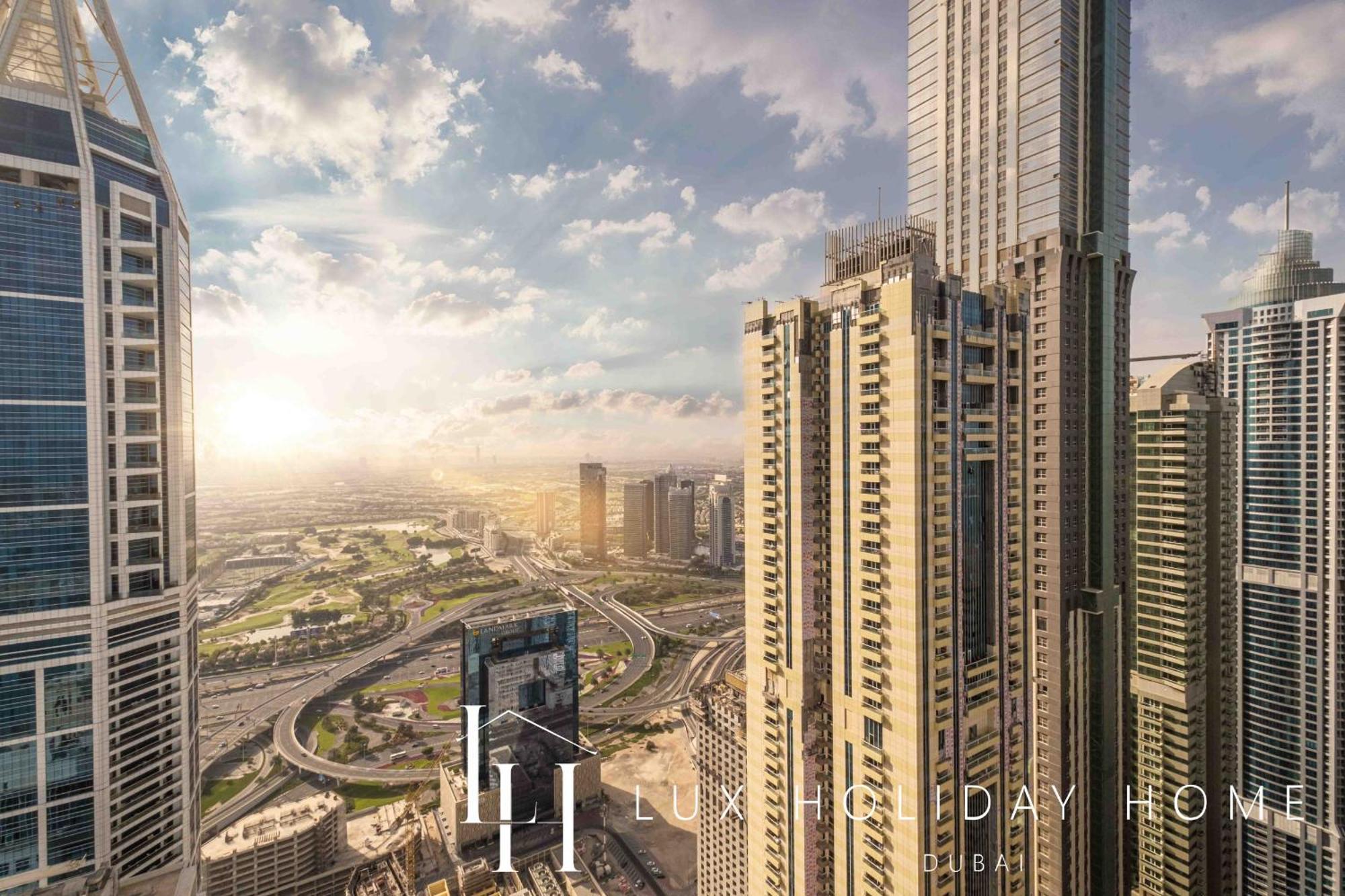 Lux The Sky View Marina Apartemen