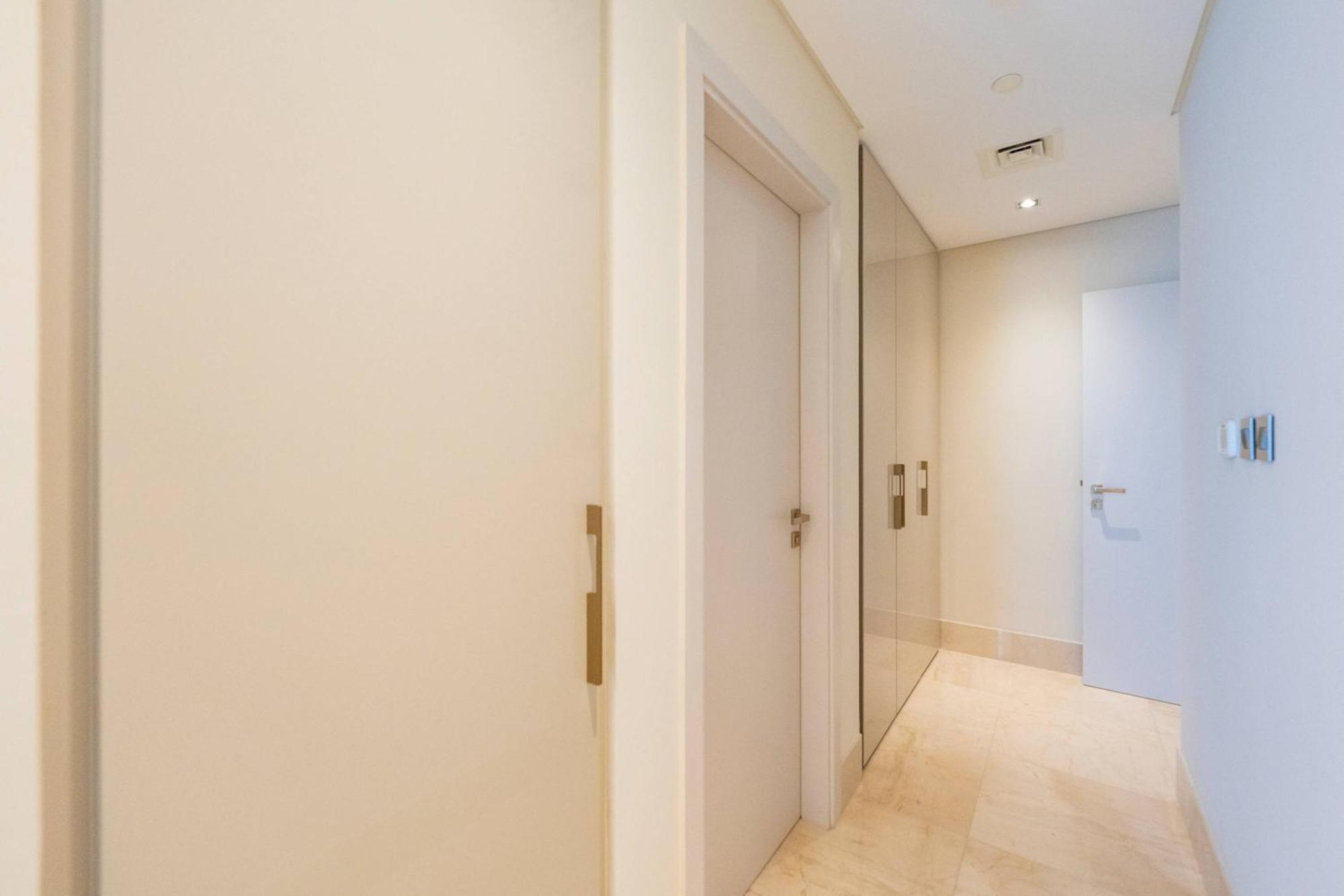 Spacious Beachfront 2 Bedroom - The 8 Appartamento *