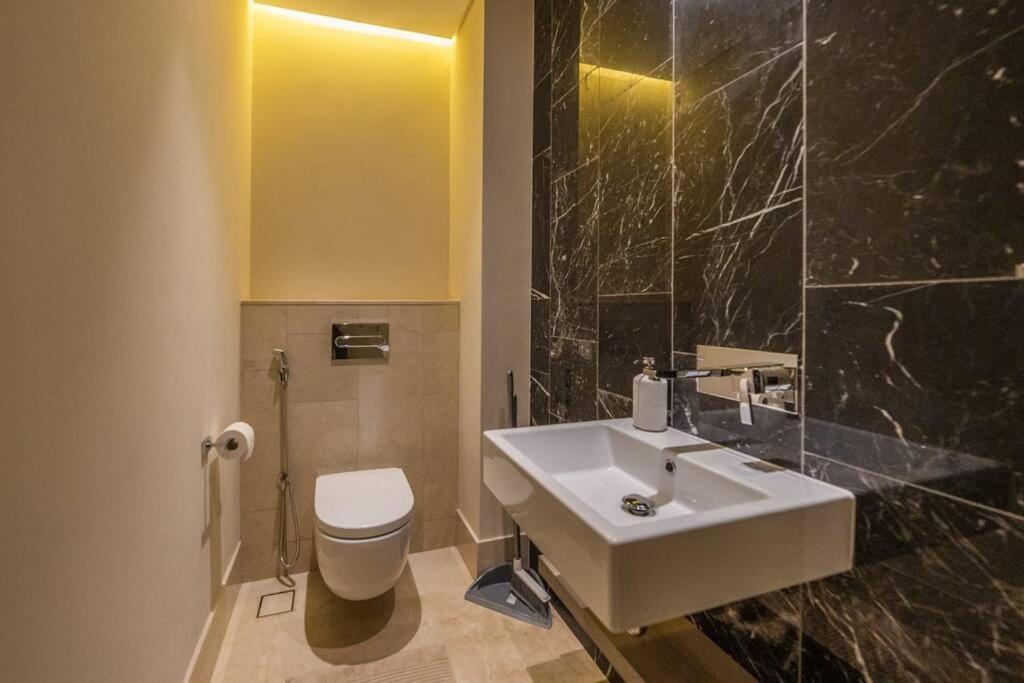Apartamento Cozy Beachfront 1 Bedroom - The 8 *