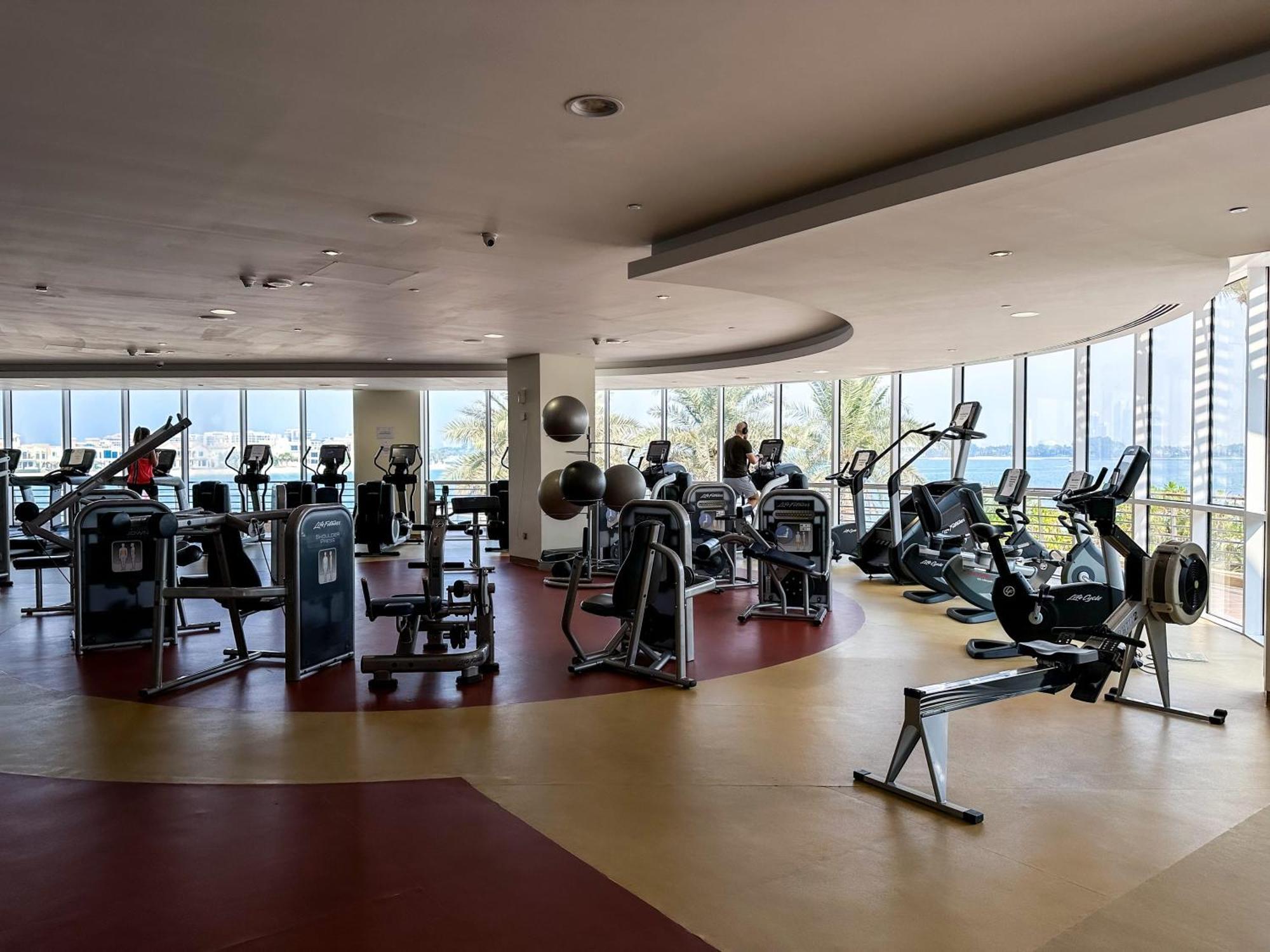 Modern Beachfront 1br - Tiara Apartamento Dubai