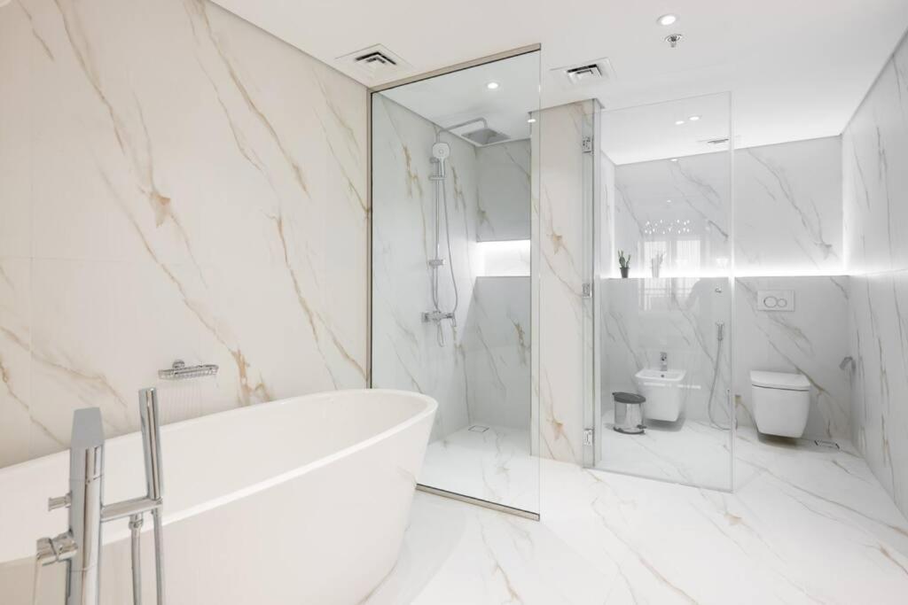 Upgraded Gorgeous 1br At 5 Star Appartement