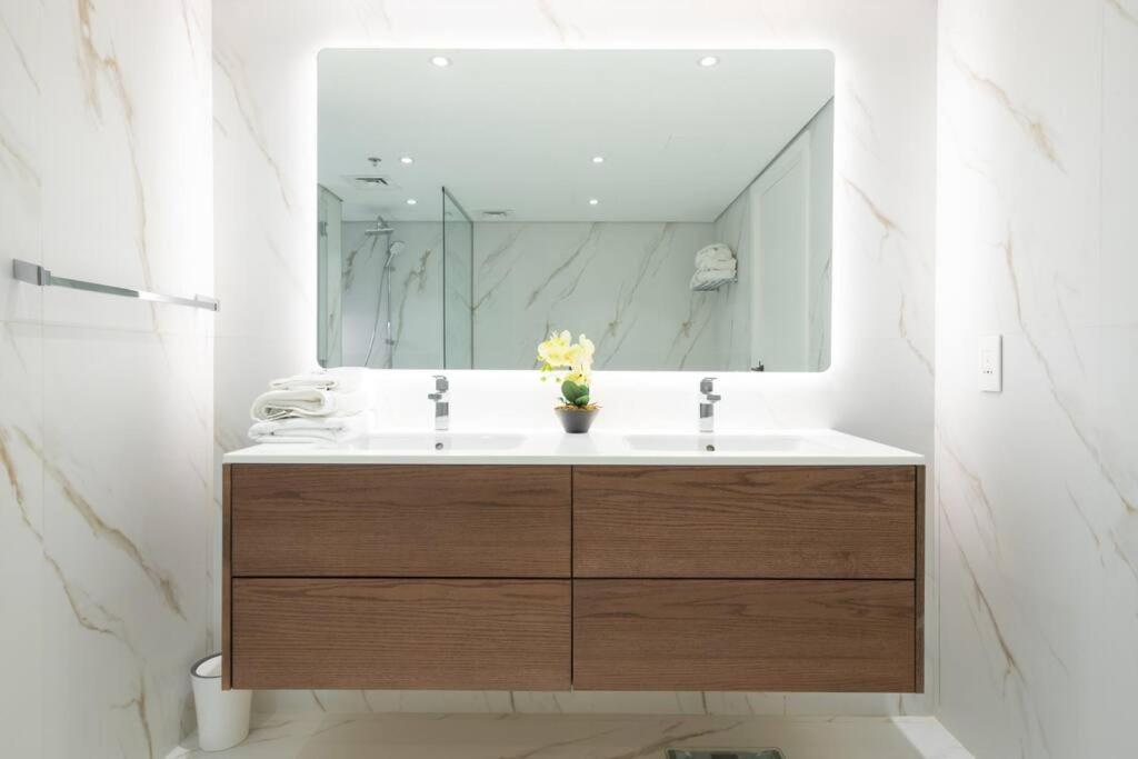 Upgraded Gorgeous 1br At 5 Star Appartement