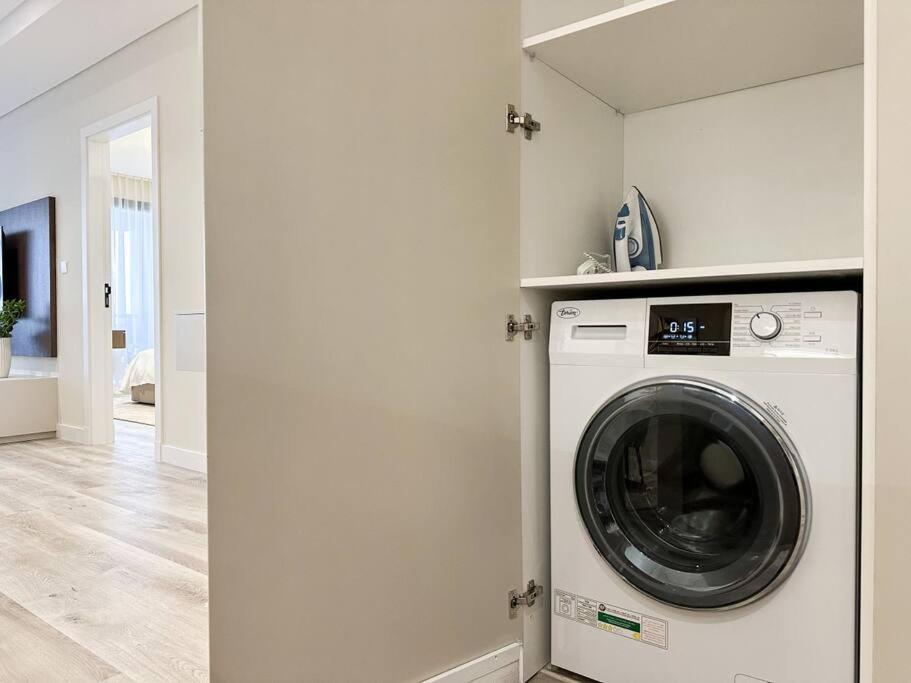 Upgraded Gorgeous 1br At 5 Star Appartement *