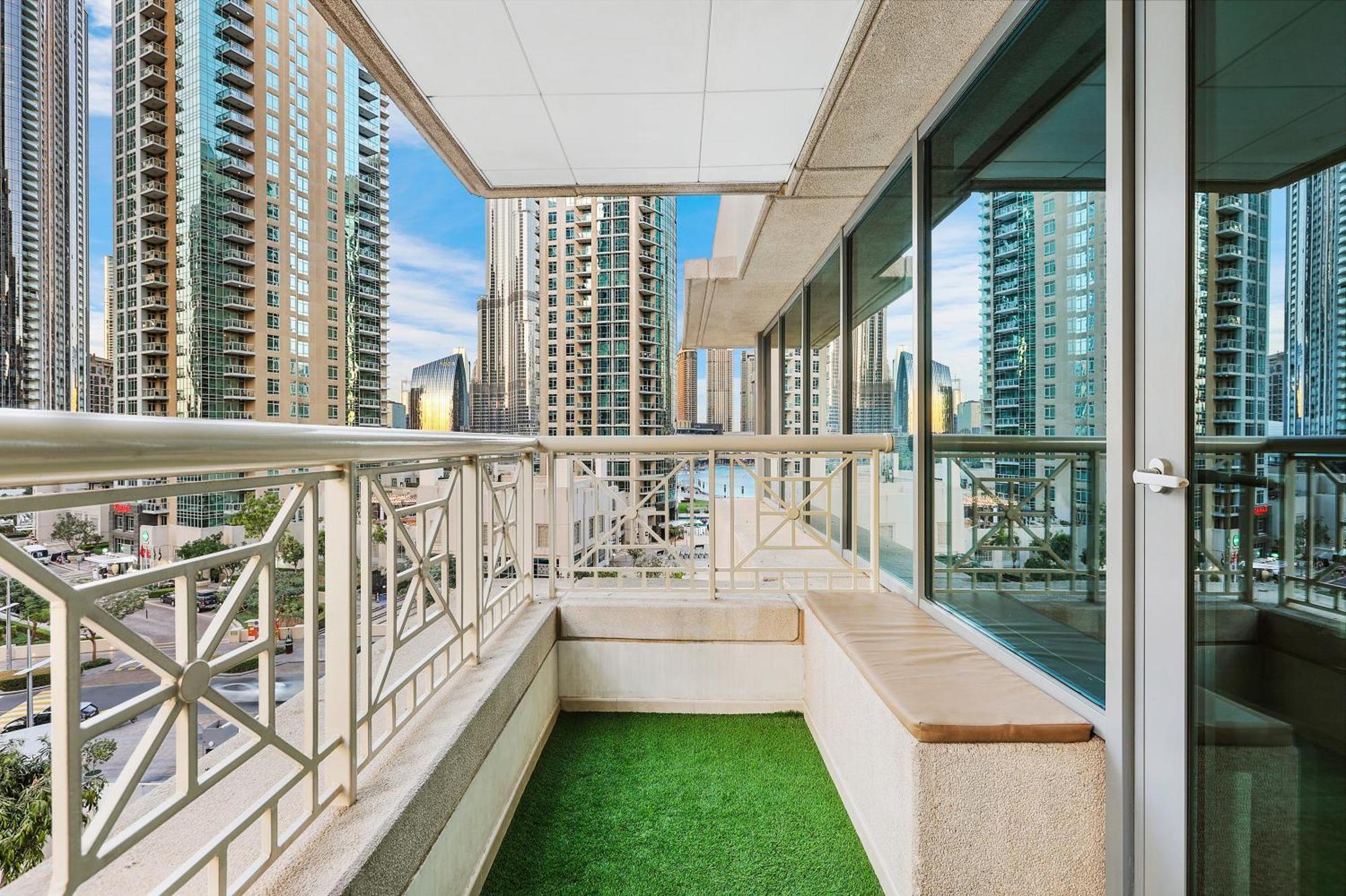 First Class 2br With Burj Khalifa & Fountain View Dubai