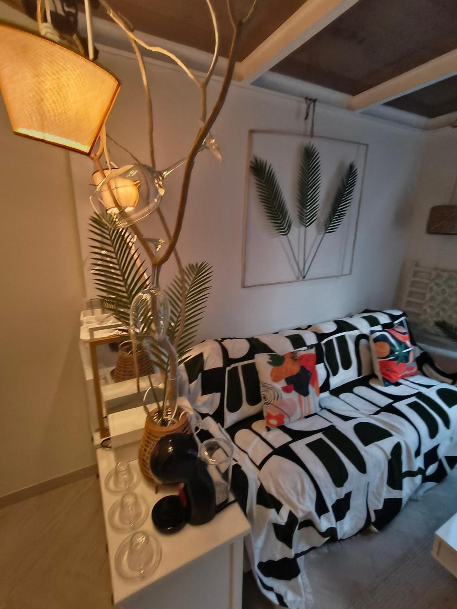 Boutique Loft, Stylish, Cozy And Luxurious Style In Wonderful Building With 2 Pools & Gym Dubaï