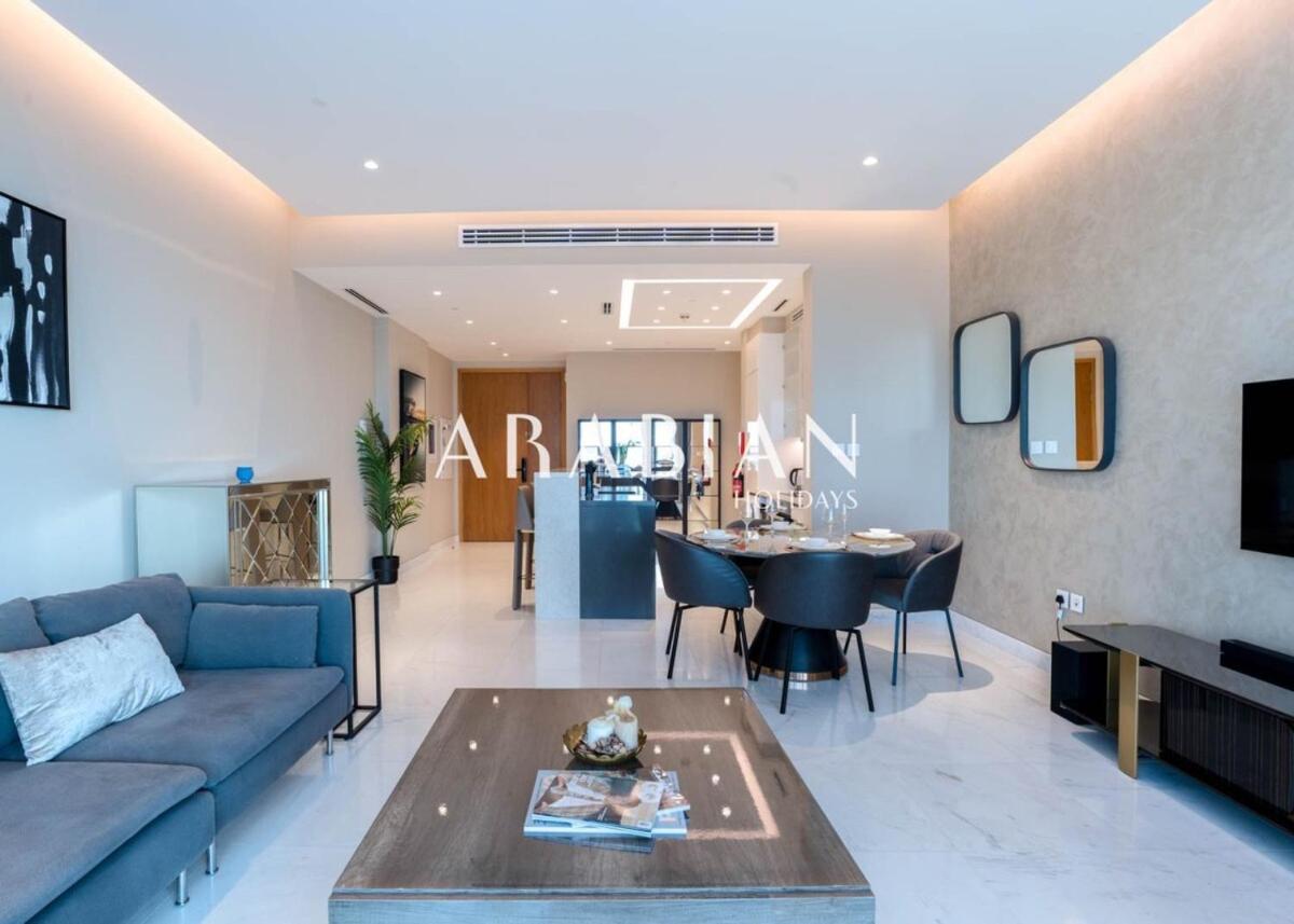 Appartement Exquisite 2br At 1 Jbr With Sea View *