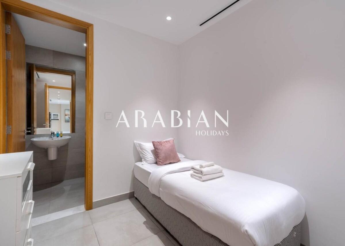 Exquisite 2br At 1 Jbr With Sea View