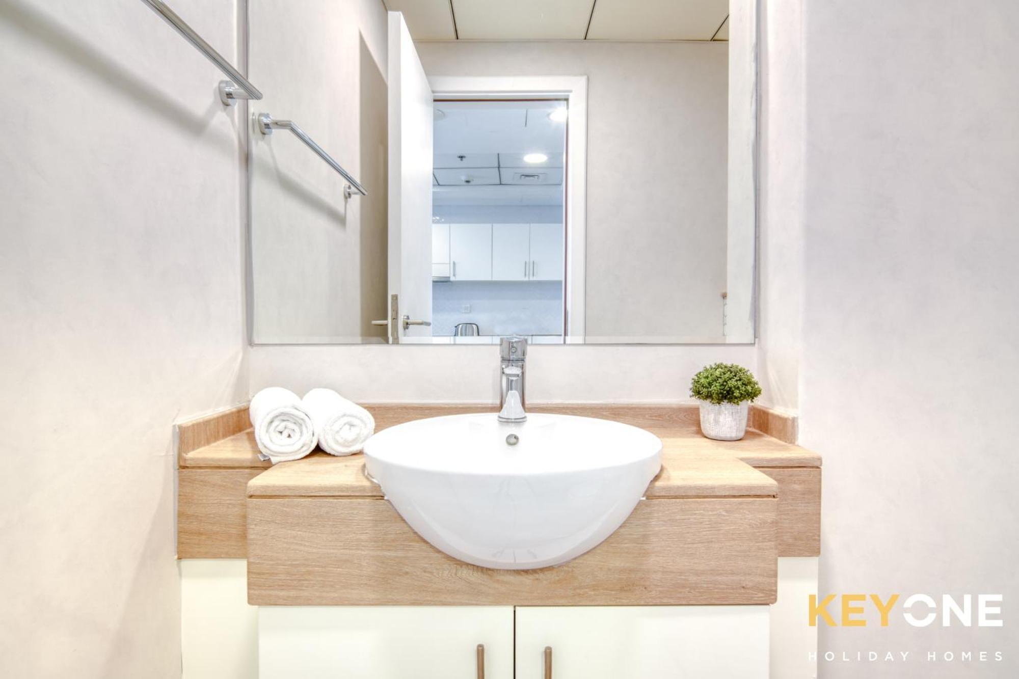 Contemporary One Bedroom 2 Appartement