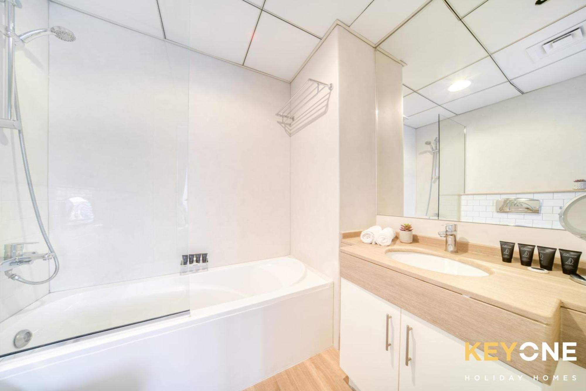 Contemporary One Bedroom 2 Appartement *