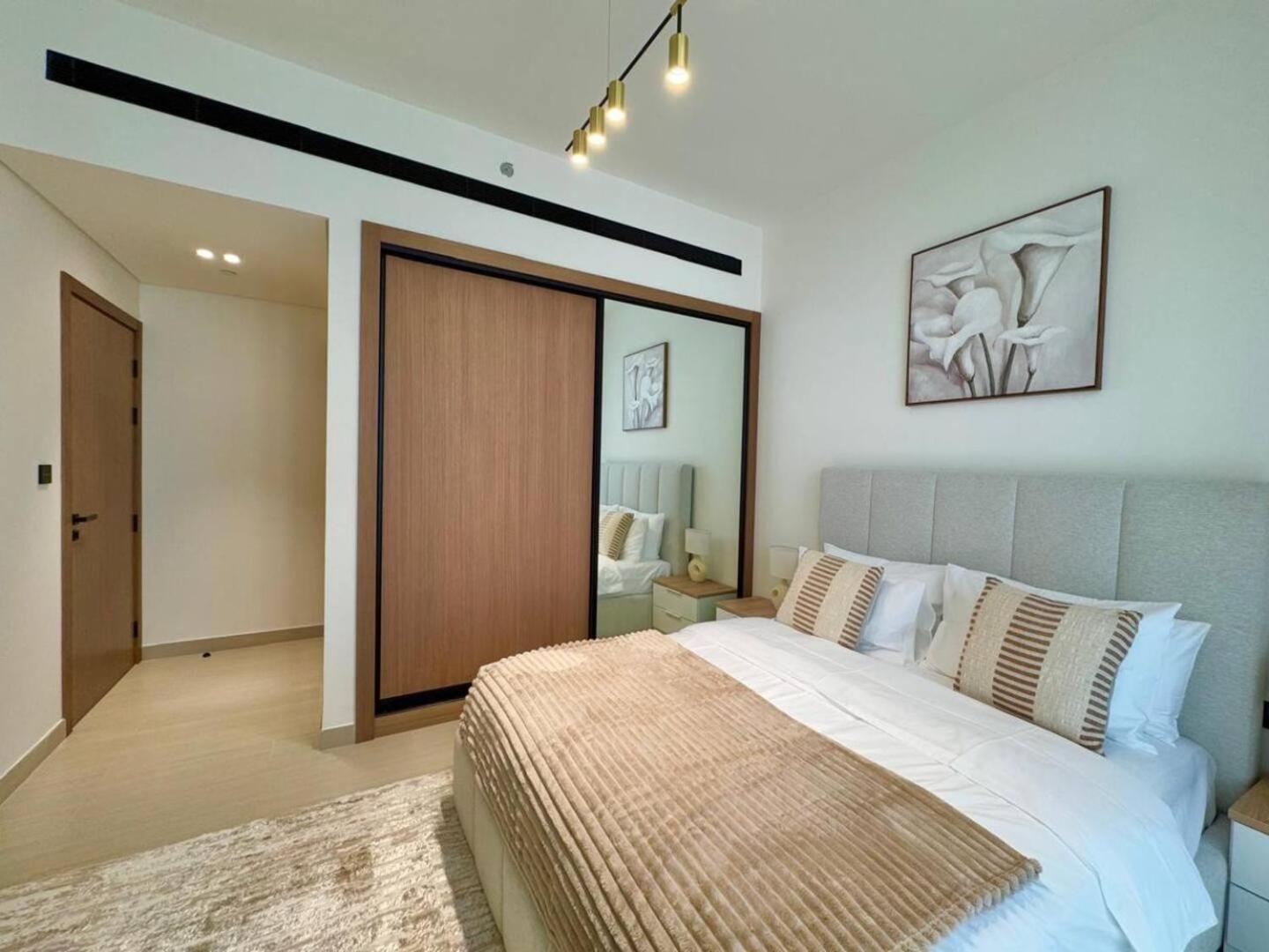 Spacious 1br In Jvc With Big Balcony Appartement *