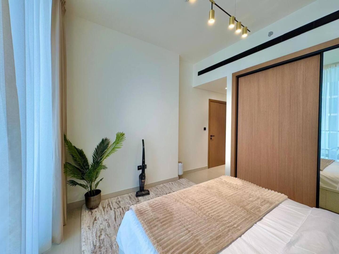 Spacious 1br In Jvc With Big Balcony * Dubaï