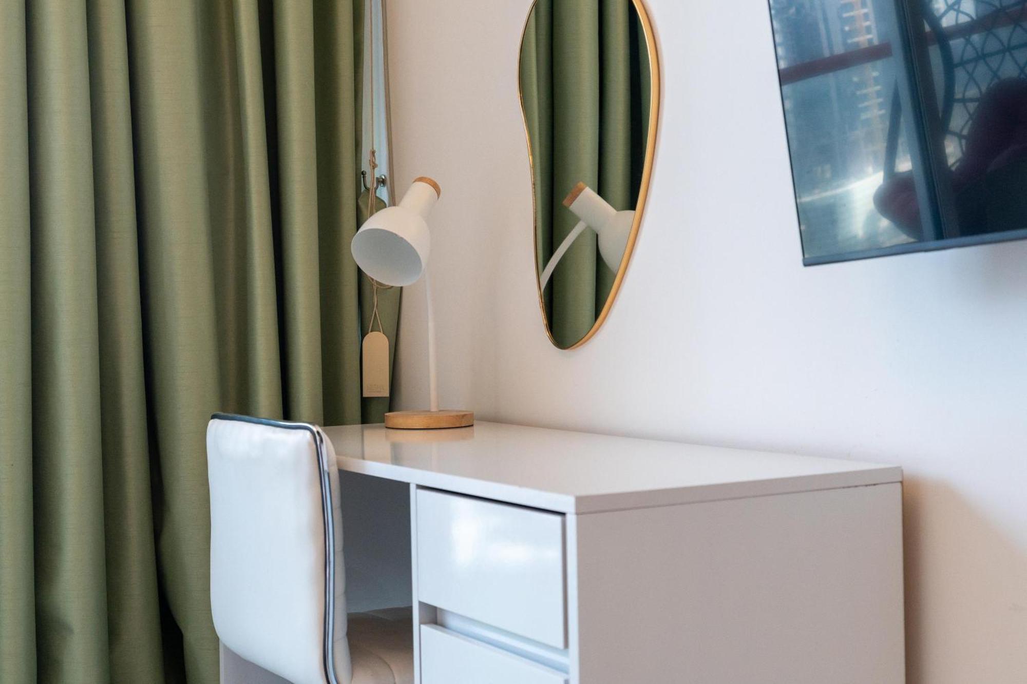 Bespoke Homes - With Canal Views In Millenium Binghatti Residences Dubái