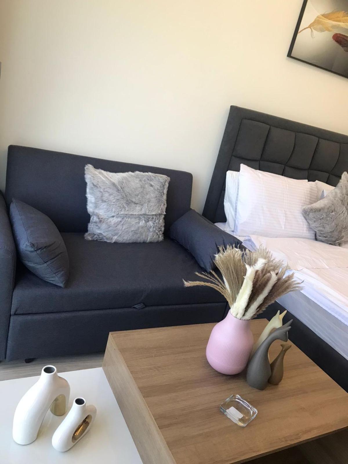 Lägenhet Delightful Modern Azizi Dubai