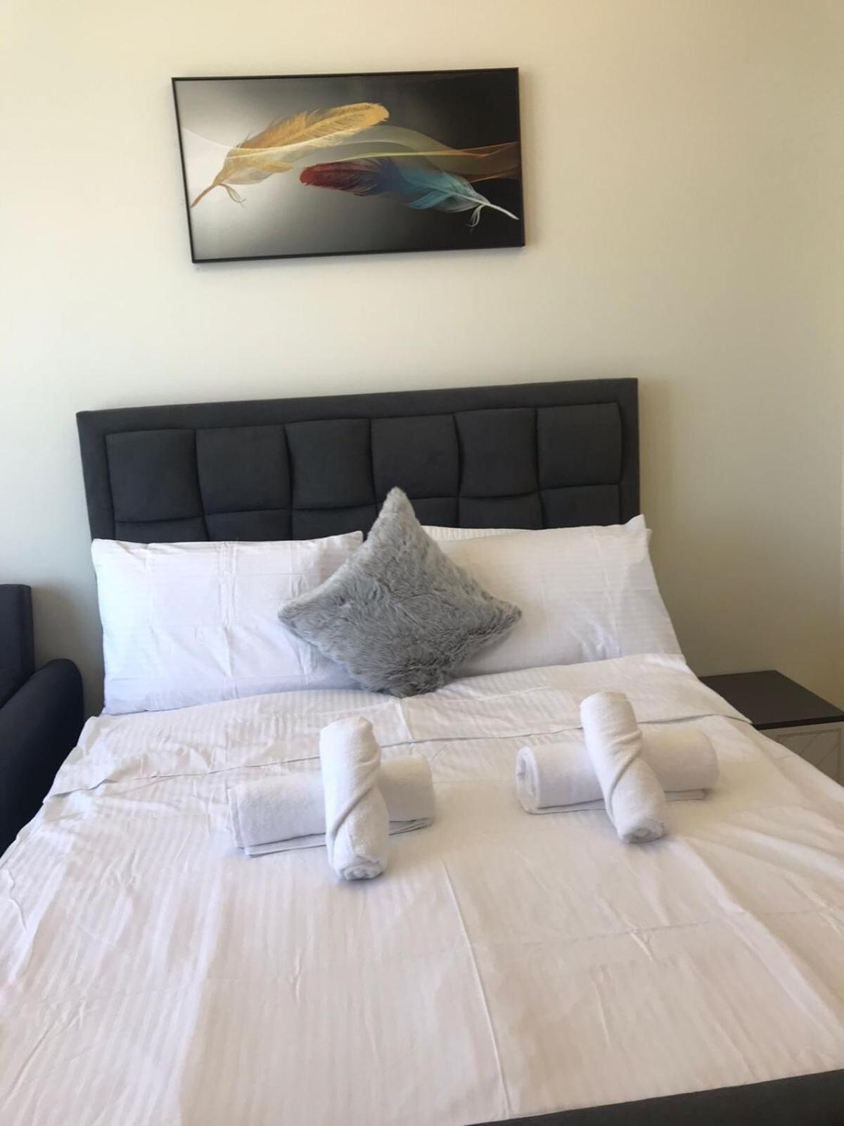 Lägenhet Delightful Modern Azizi Dubai