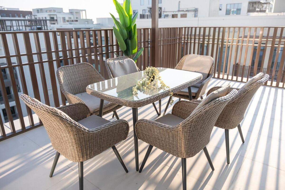 Peaceful 4-bedroom Bright Kitchen Space In Creek Harbour *