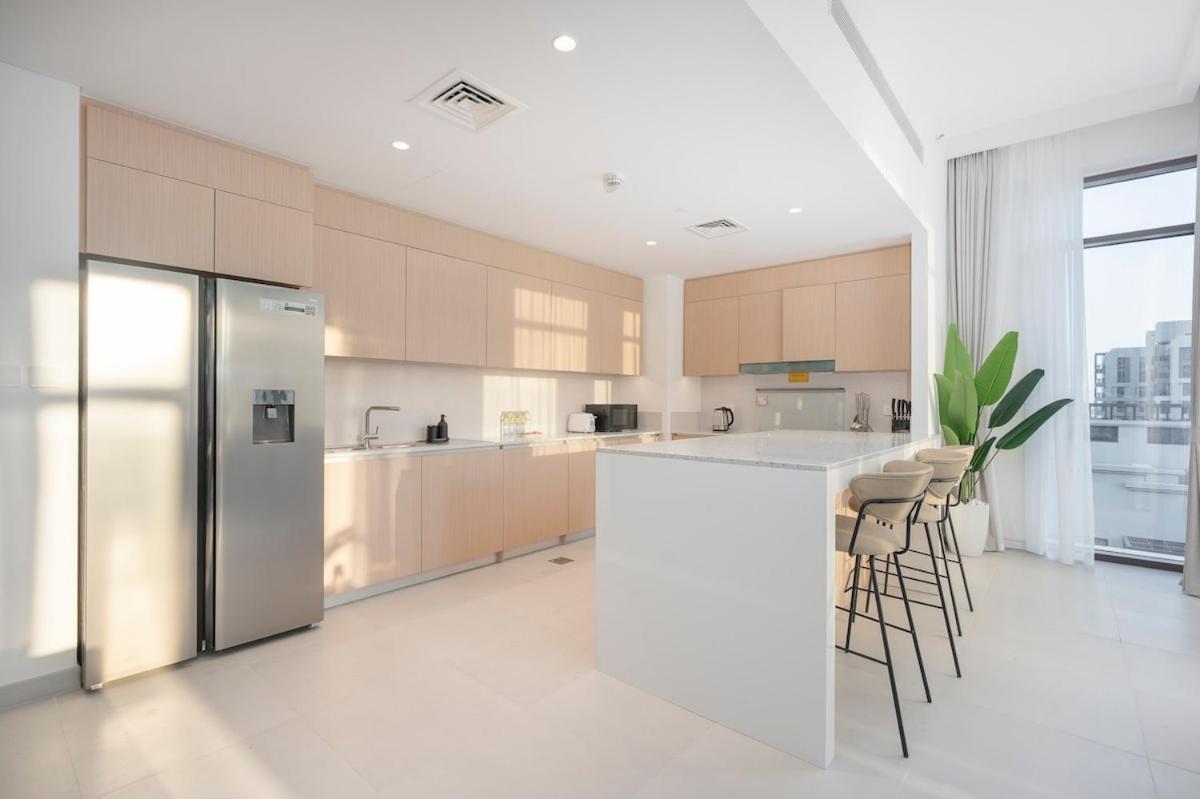 Peaceful 4-bedroom Bright Kitchen Space In Creek Harbour