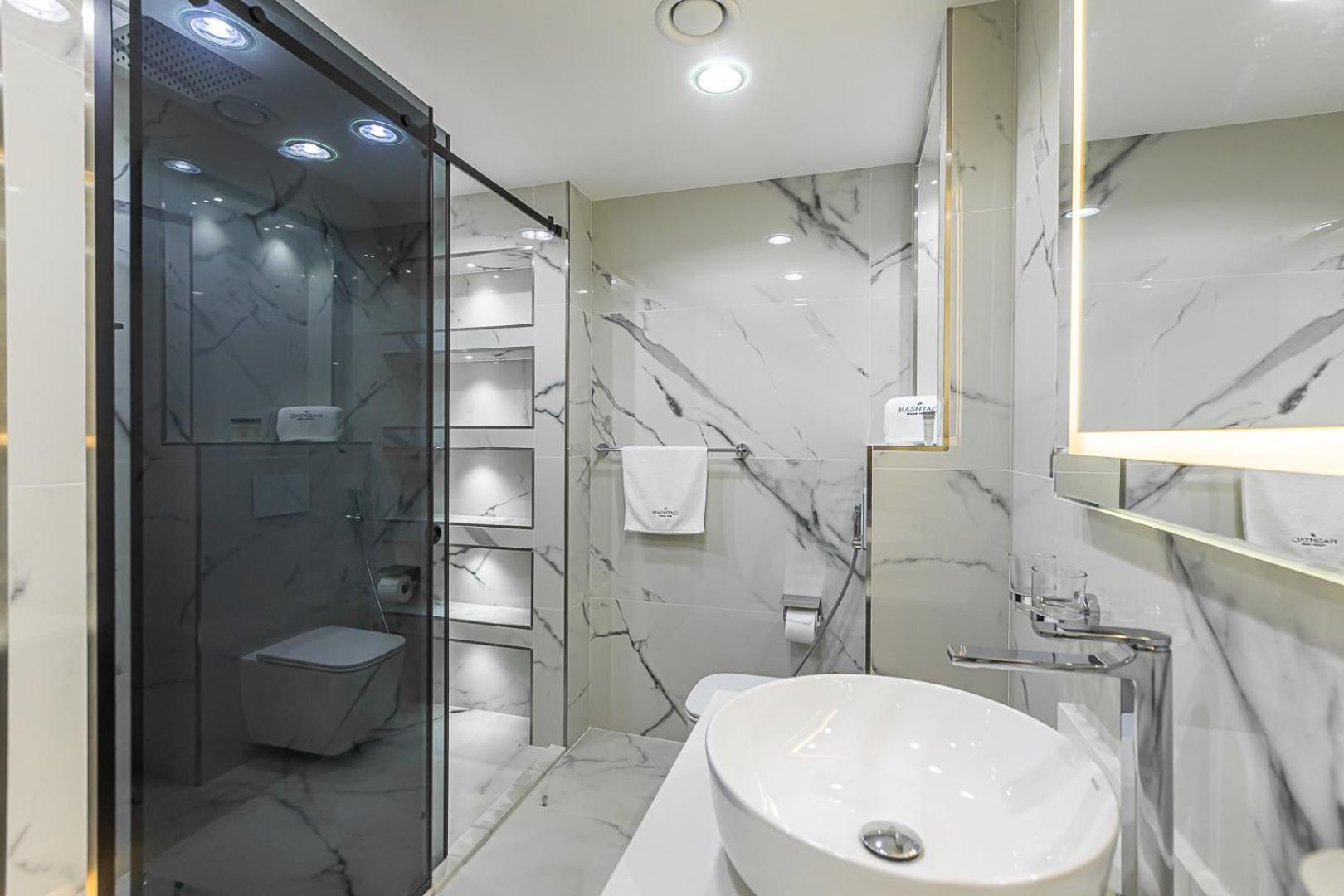 29 Blvd Tower 1, Renovated 2bdr In Downtown Apartamento